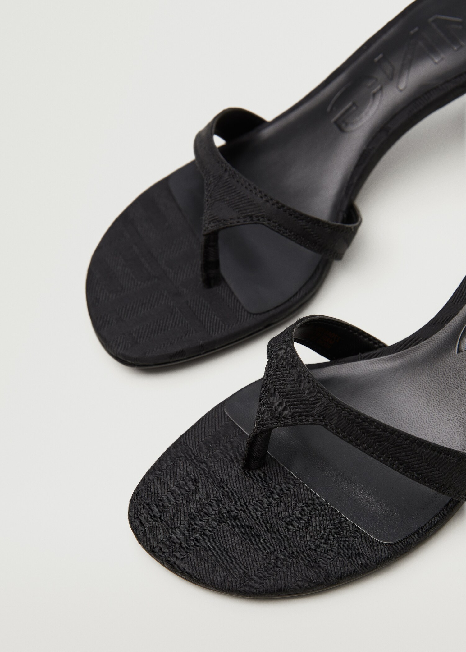 Heel non-structured sandals - Details of the article 3