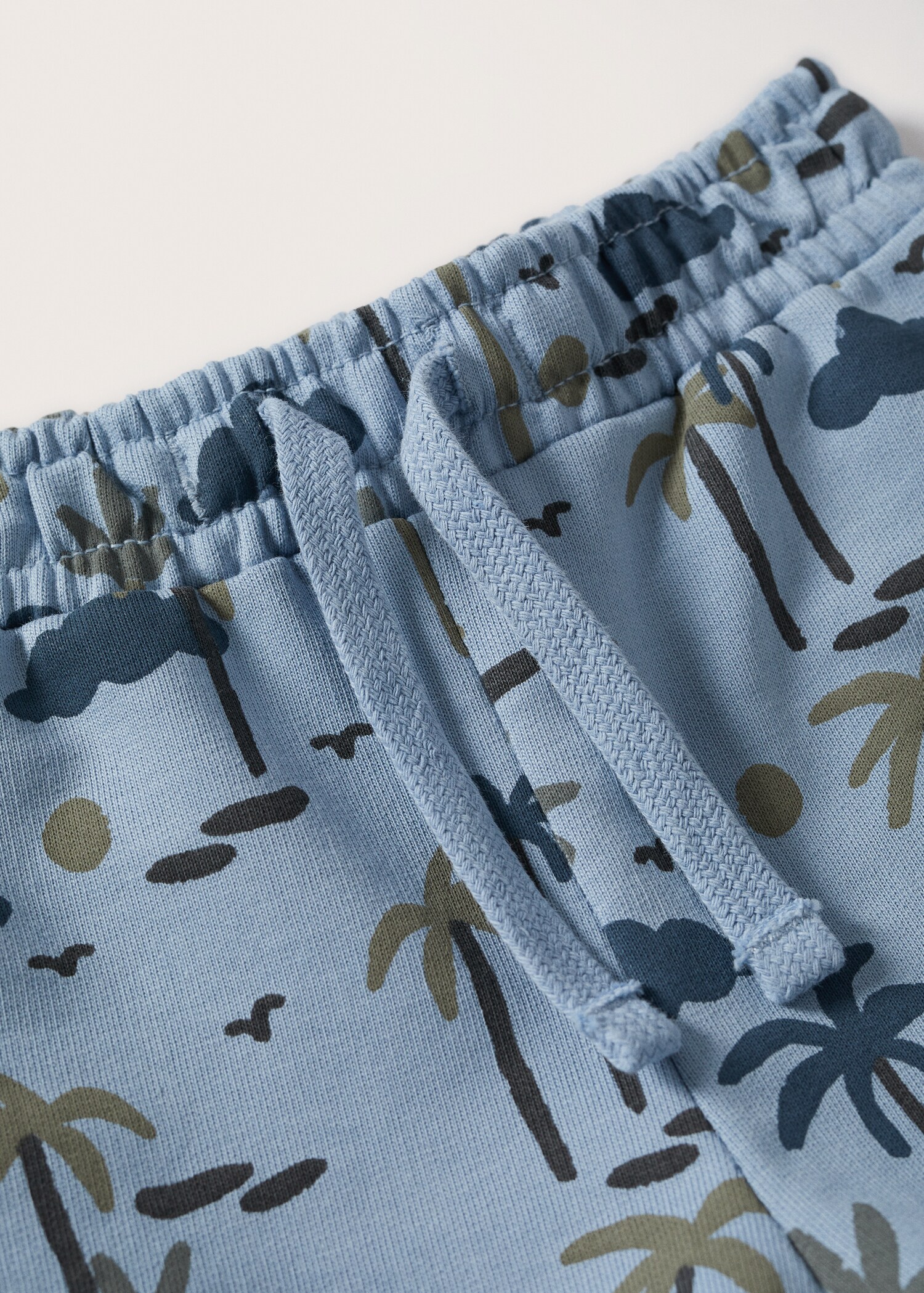 Printed jogging Bermuda shorts - Details of the article 8