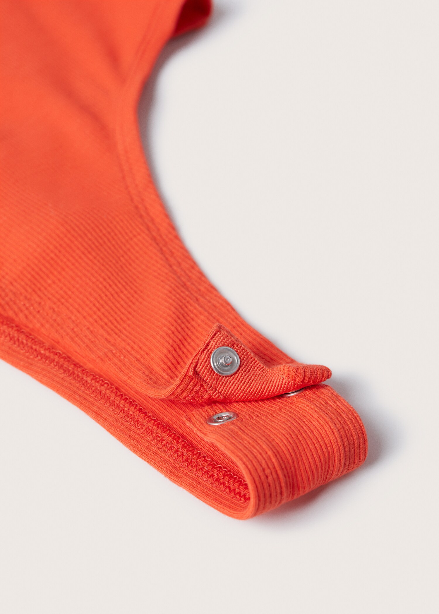 Cotton body - Details of the article 8