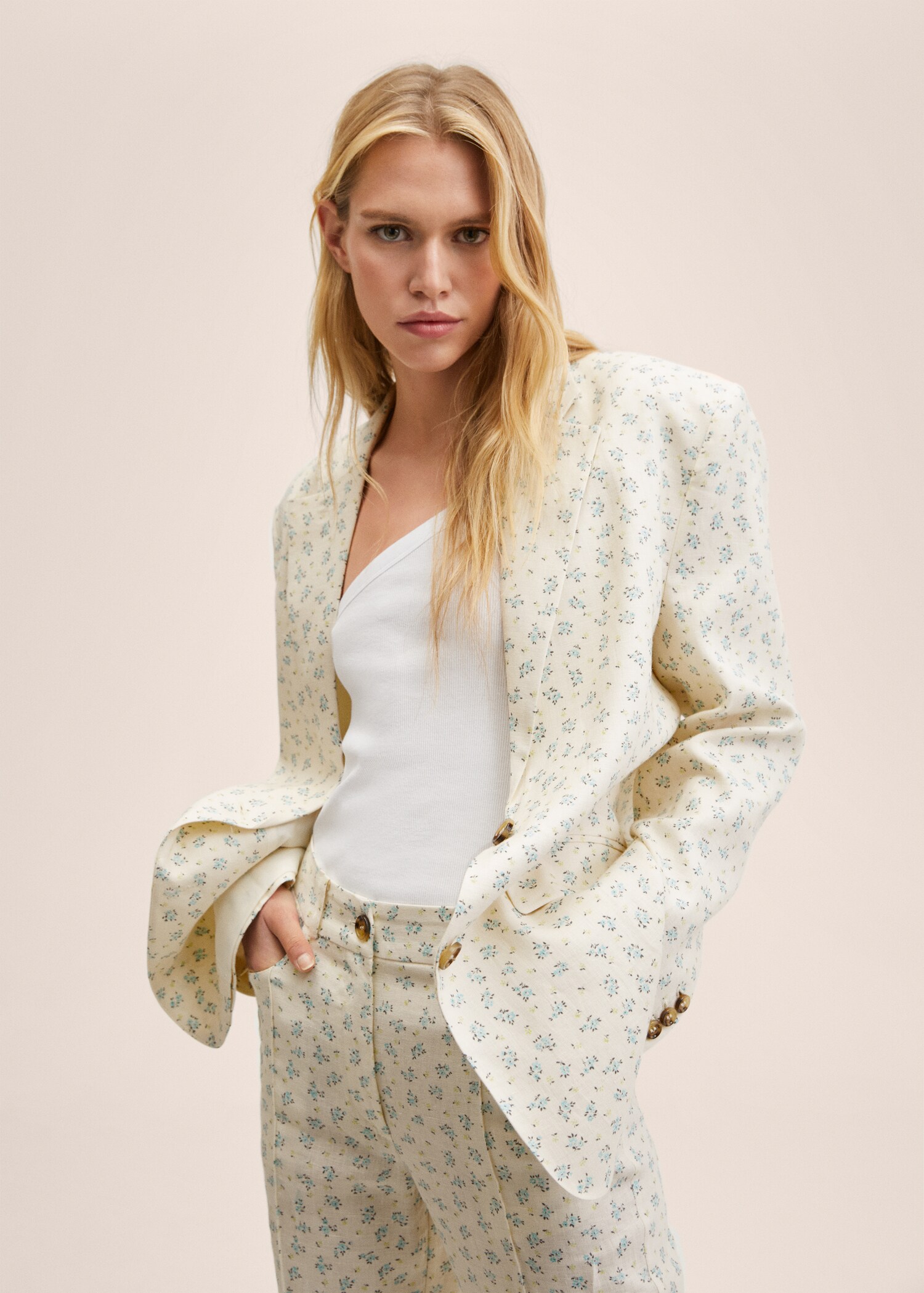 Pantalón traje 100% lino - Plano medio