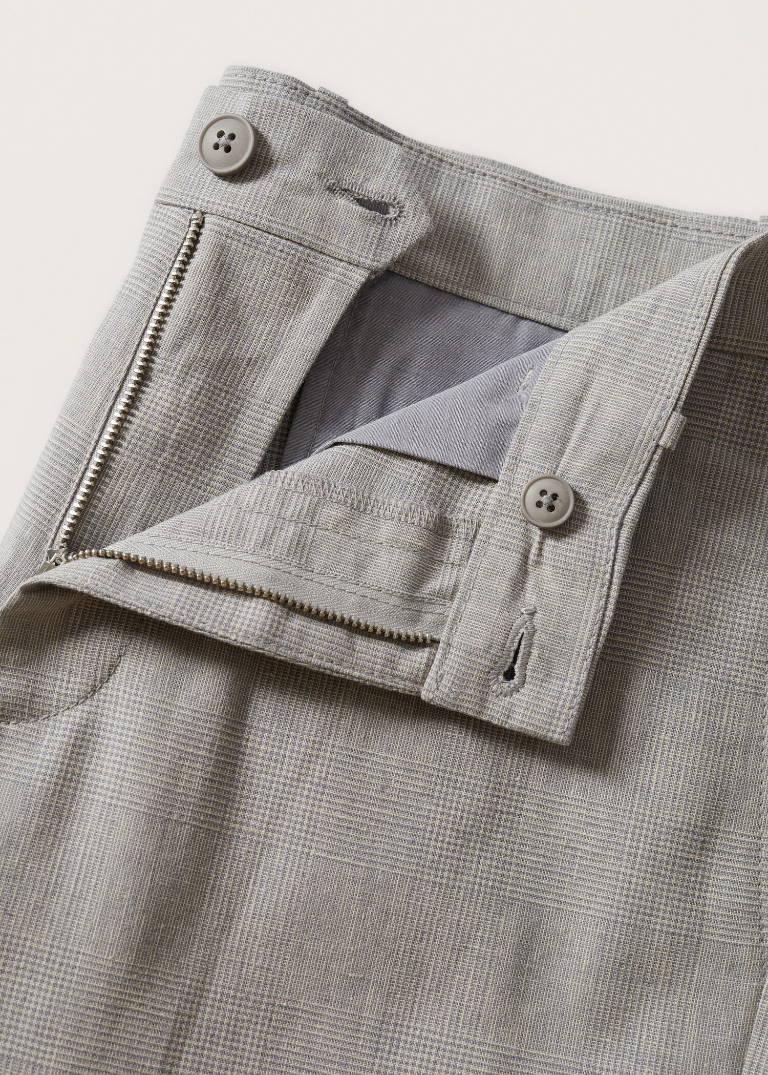 Checked linen Bermuda shorts - Details of the article 8