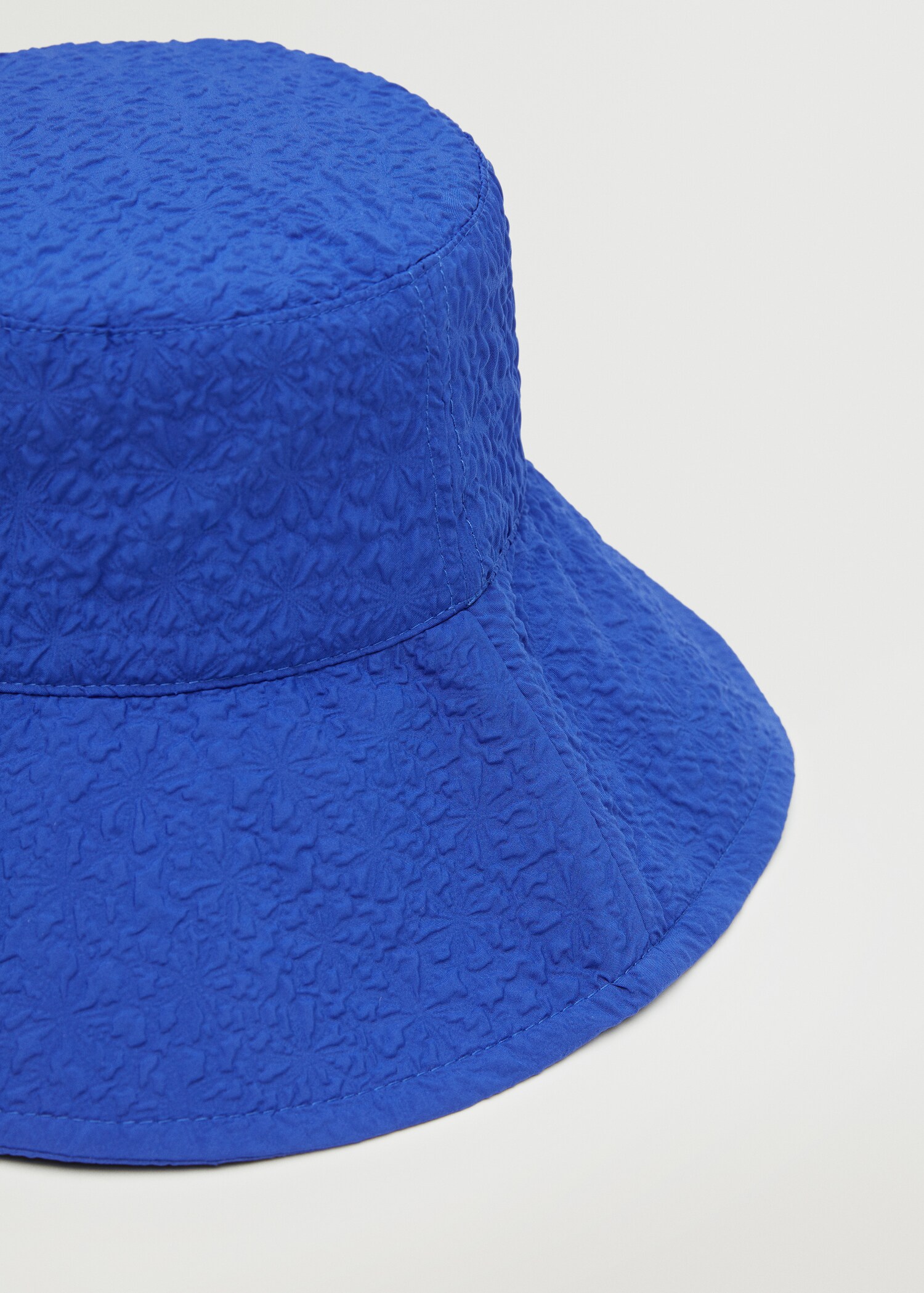 Gorro bucket textura - Plano medio