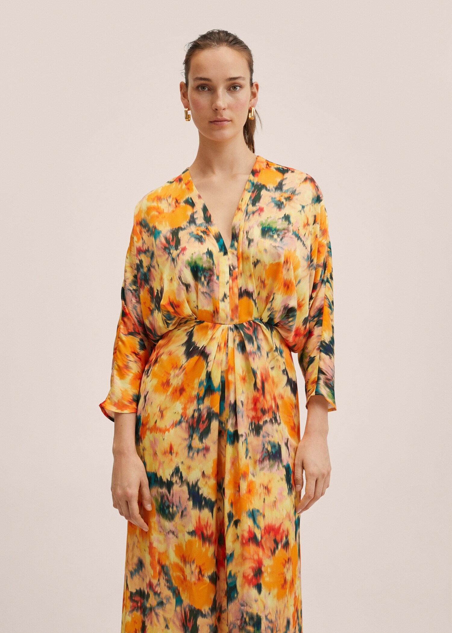 Vestido satinado estampado  - Plano medio