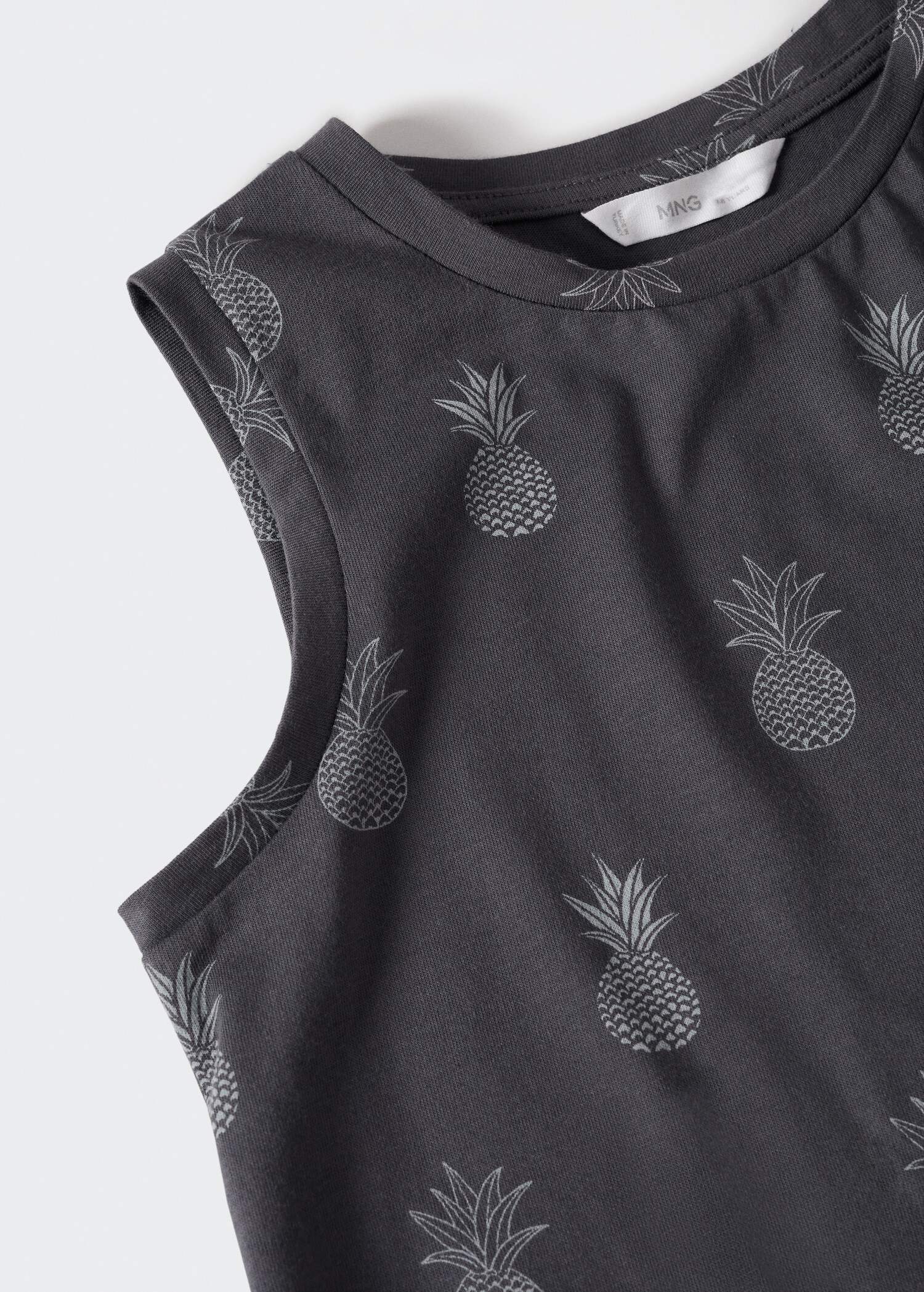 Sleeveless print t-shirt - Details of the article 8