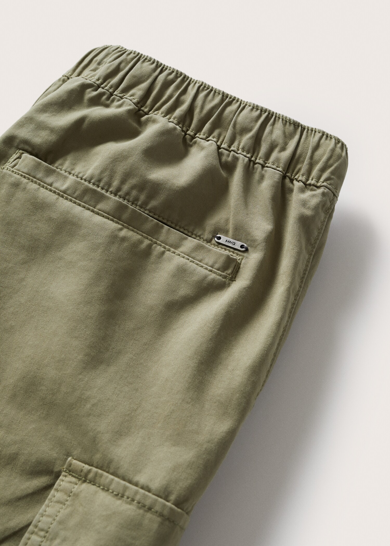 Cargo Bermuda shorts - Details of the article 8