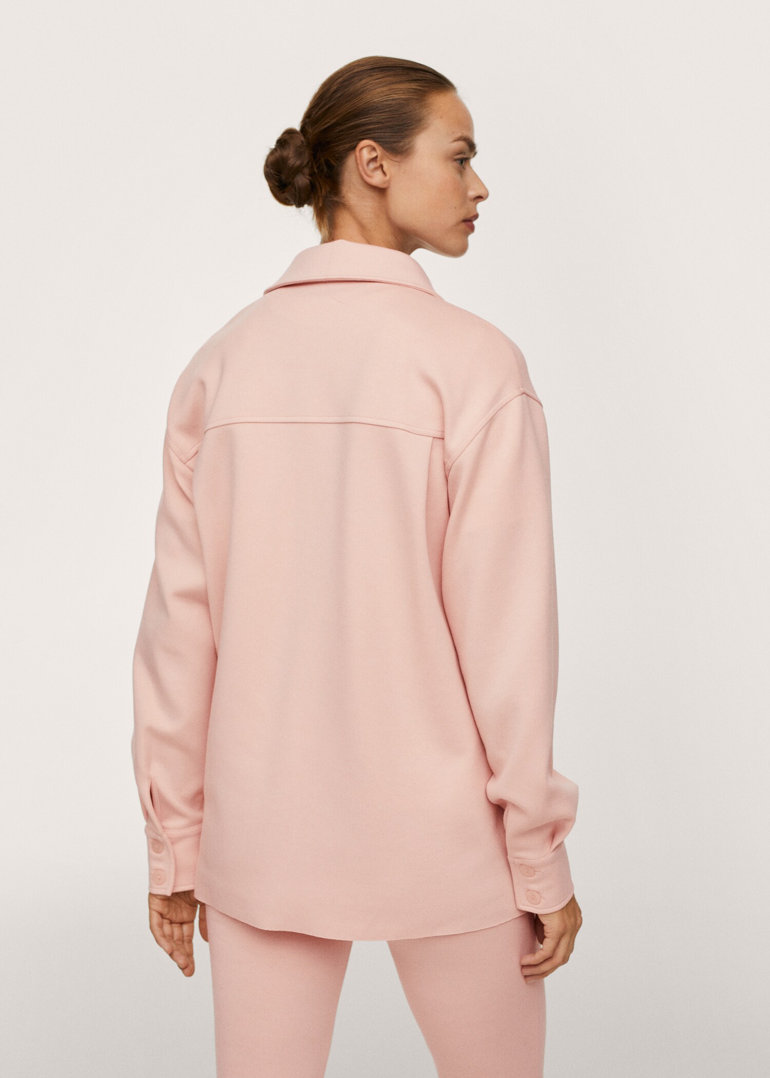 Oversized Overshirt mit Taschen - Rückseite des Artikels