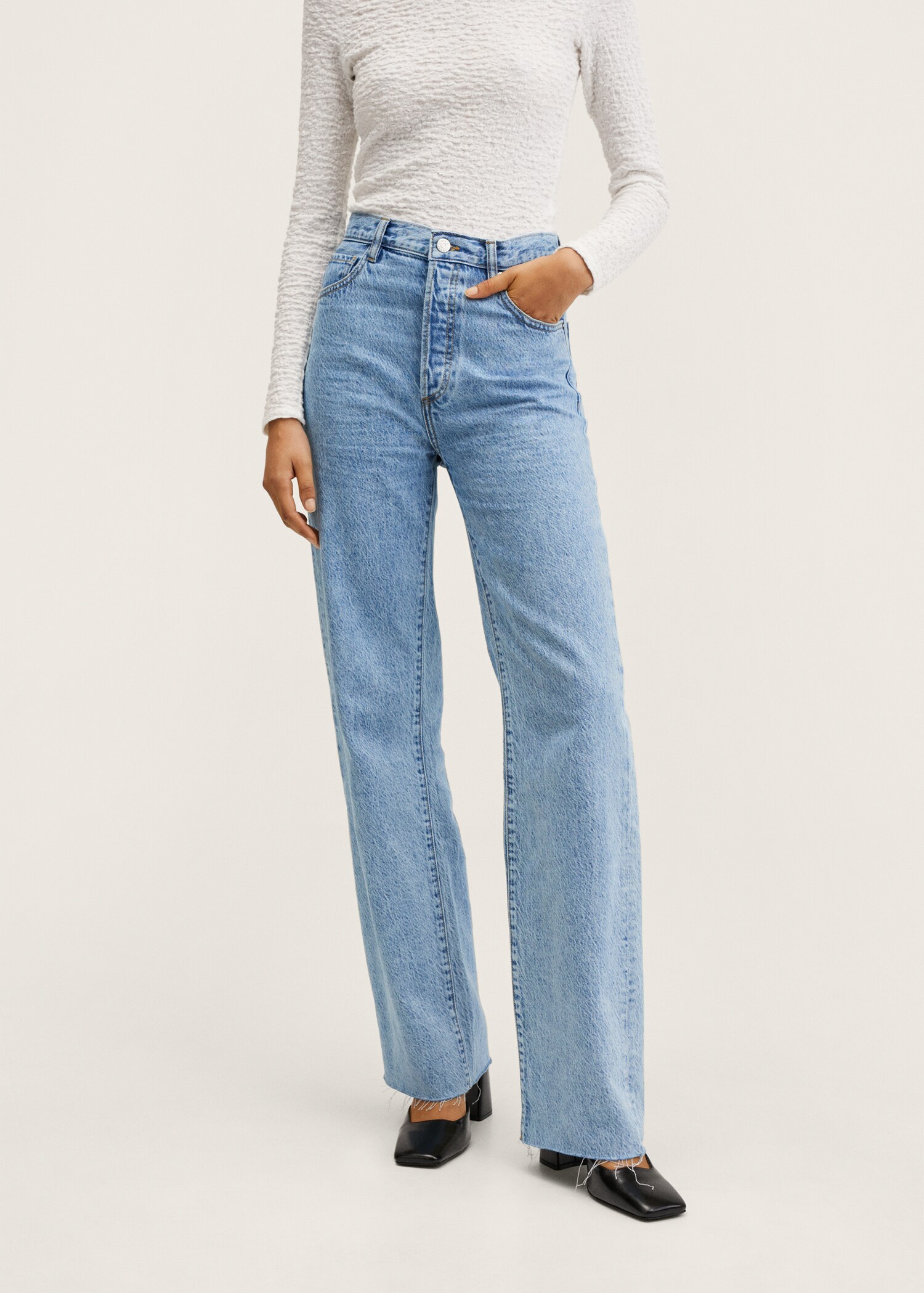 Vaqueros wideleg tiro alto - Plano medio