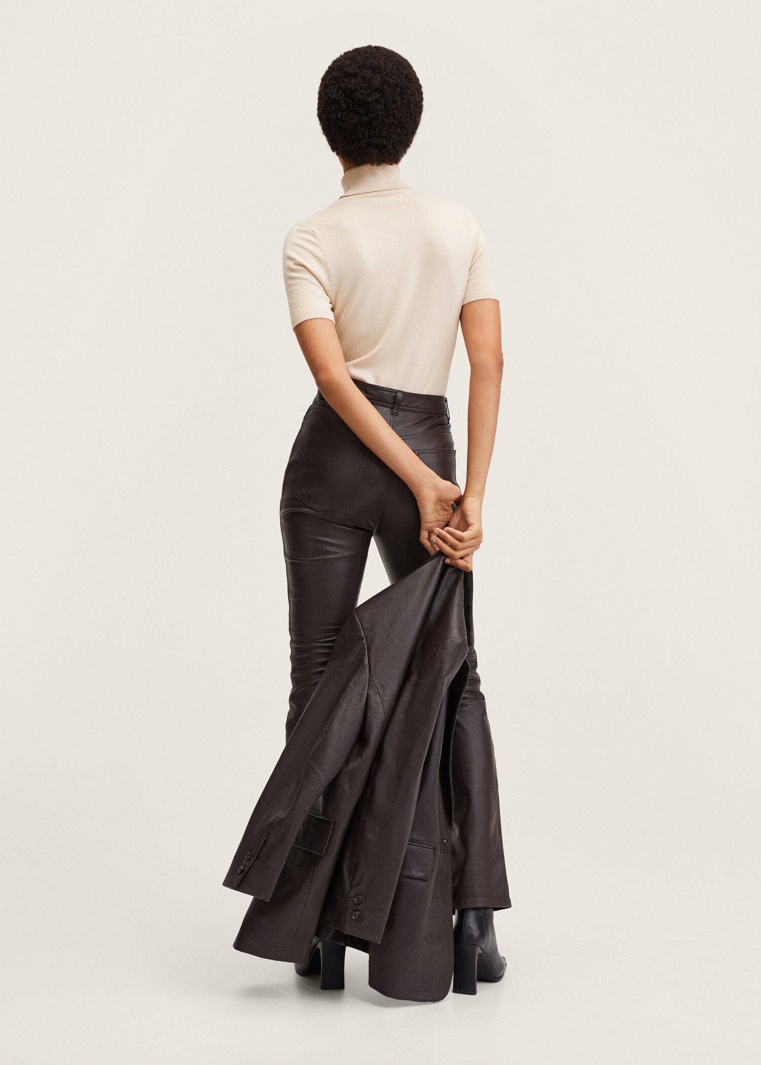 Turtleneck knitted sweater - Reverse of the article