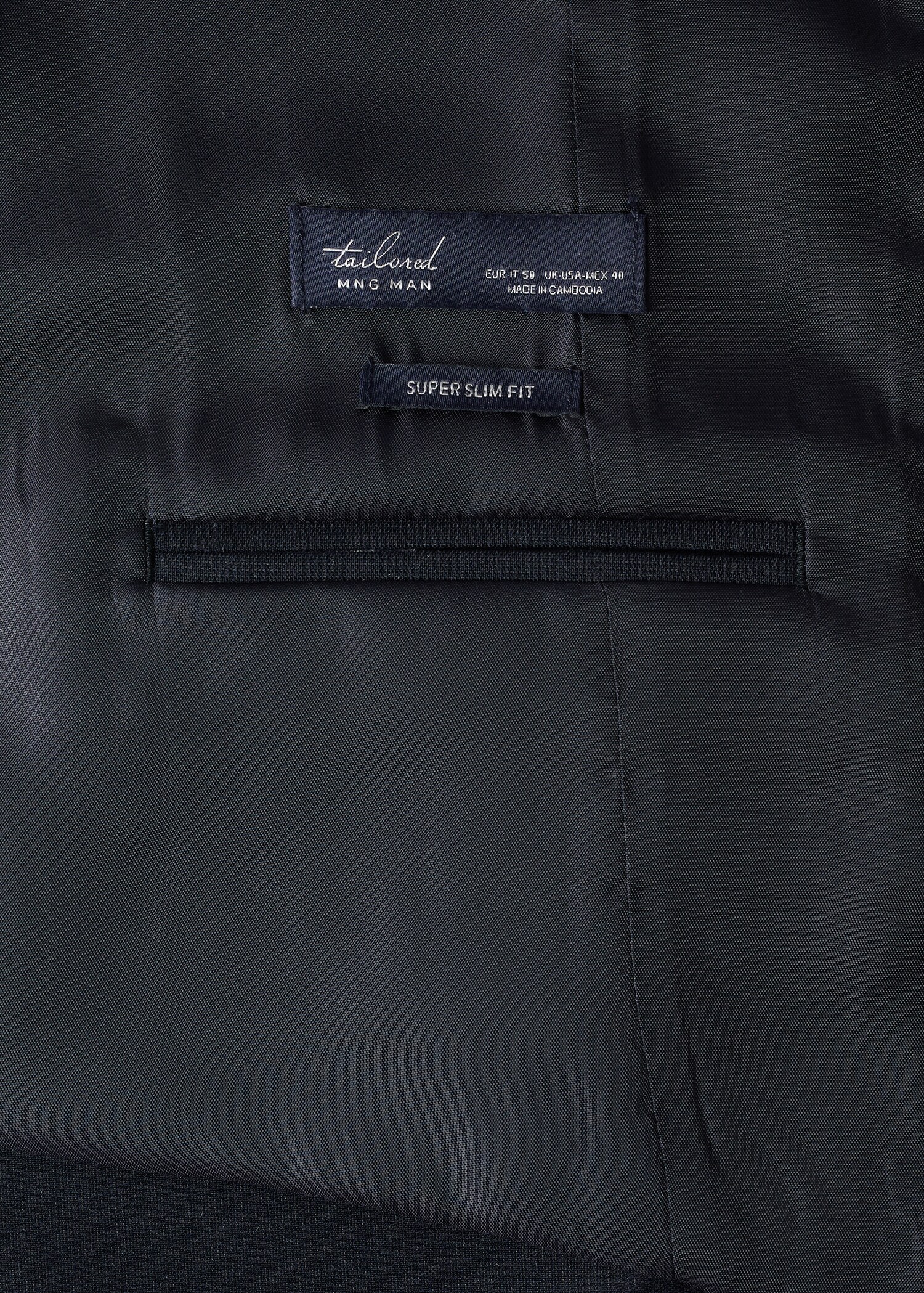 Super slim-fit suit waistcoat - Details of the article 8