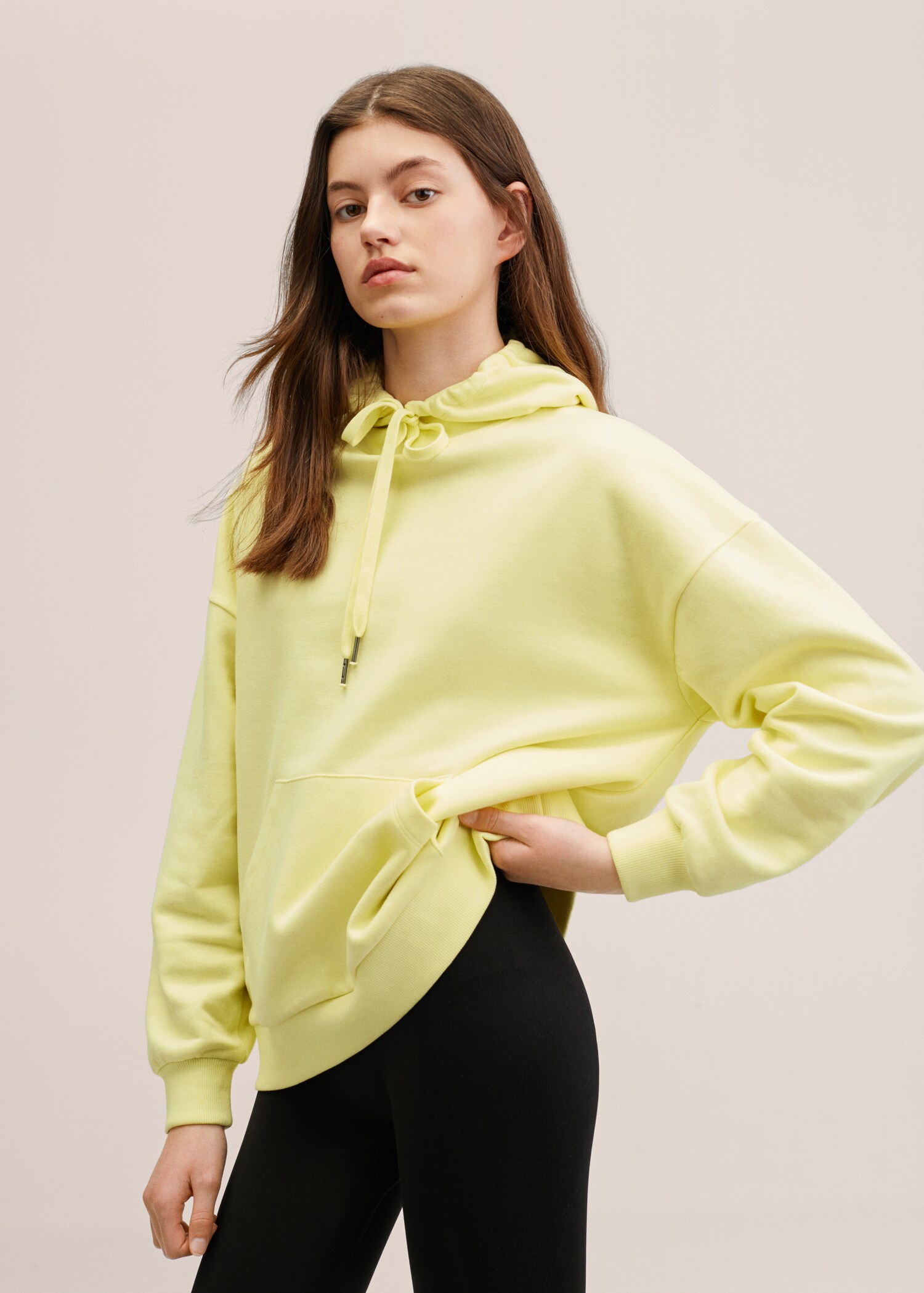 Sudadera oversize capucha - Plano medio