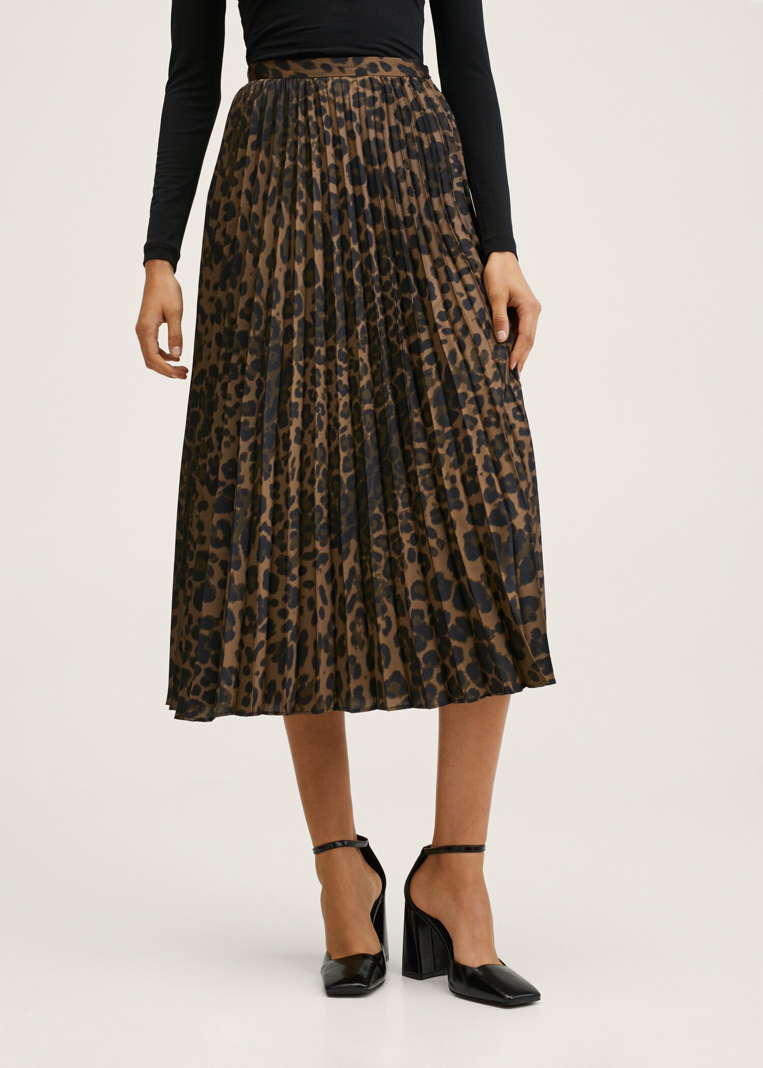 Falda animal print - Plano medio