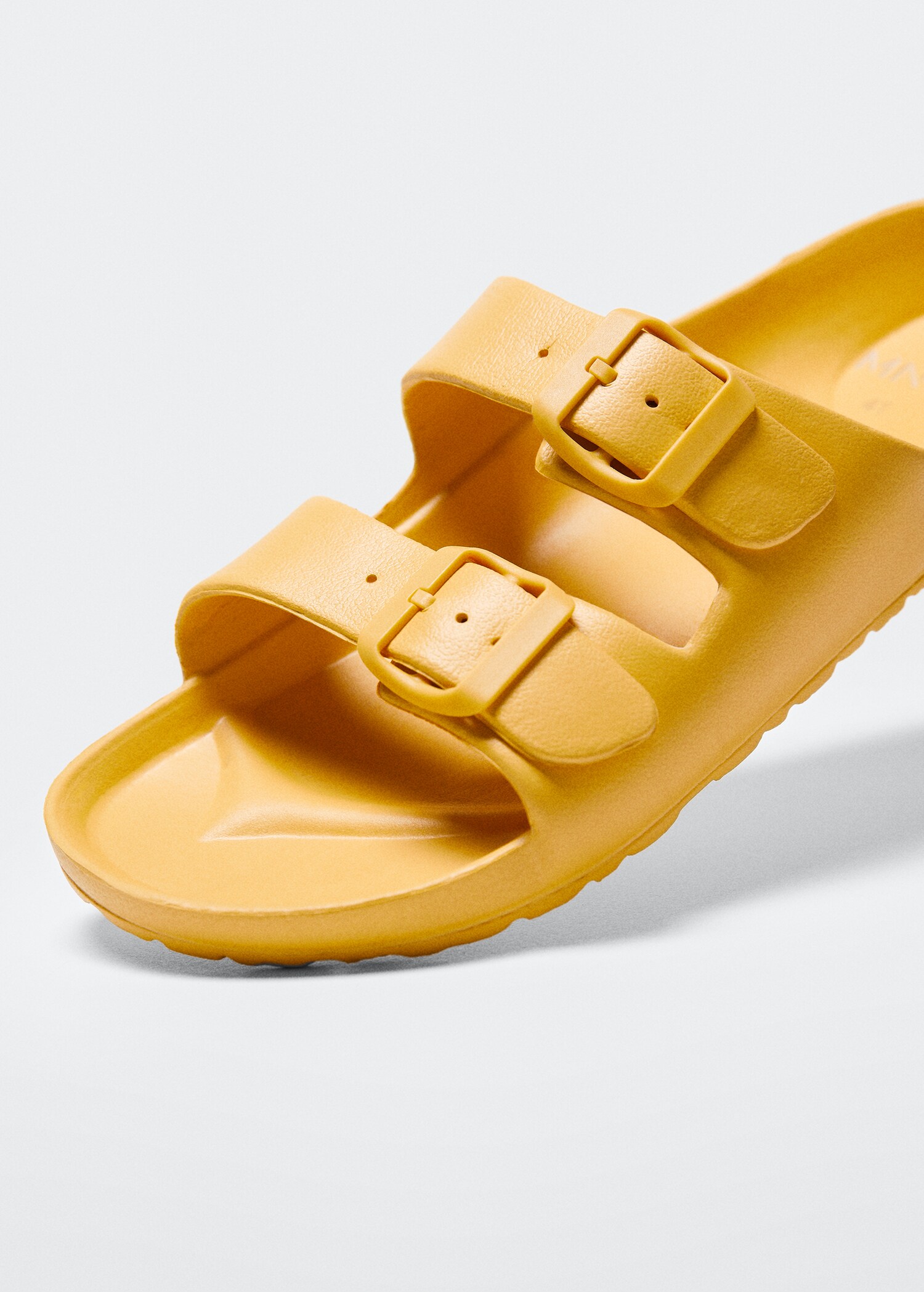 Rubber sandal with buckle - Details of the article 4