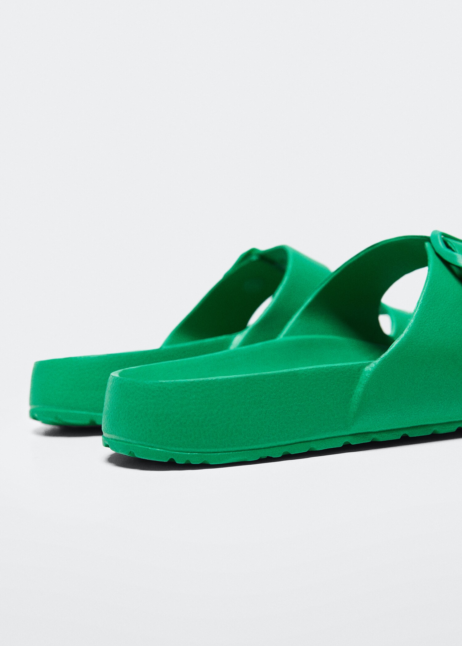 Rubber sandal with buckle - Details of the article 2
