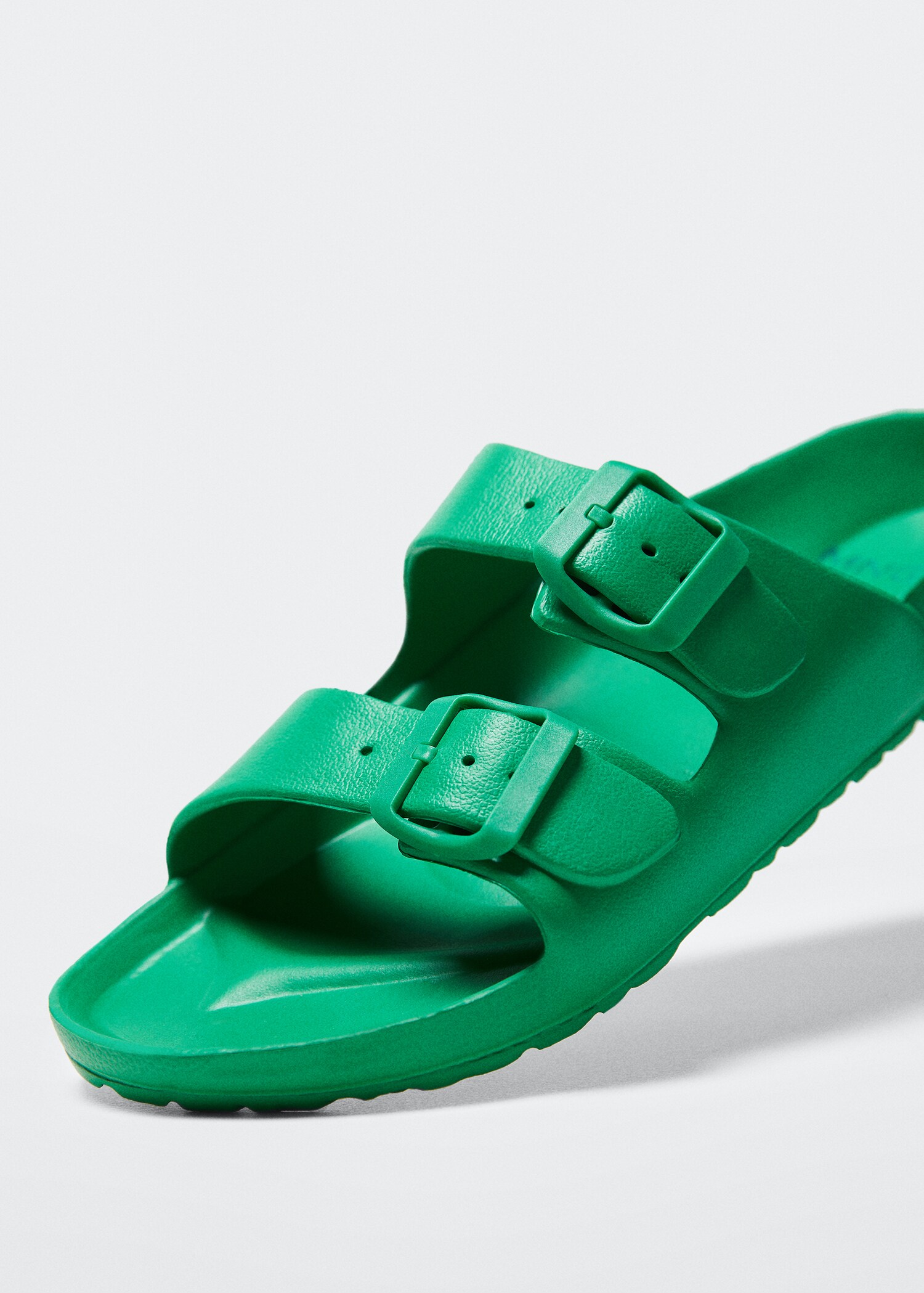 Rubber sandal with buckle - Details of the article 4