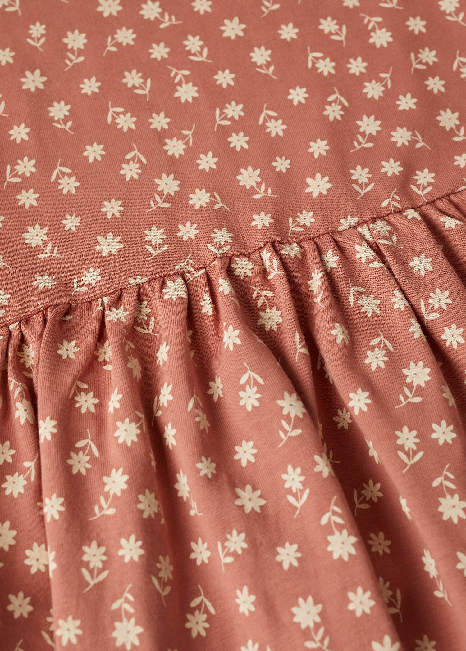 Kleid mit Blumendruck - Detail des Artikels 8