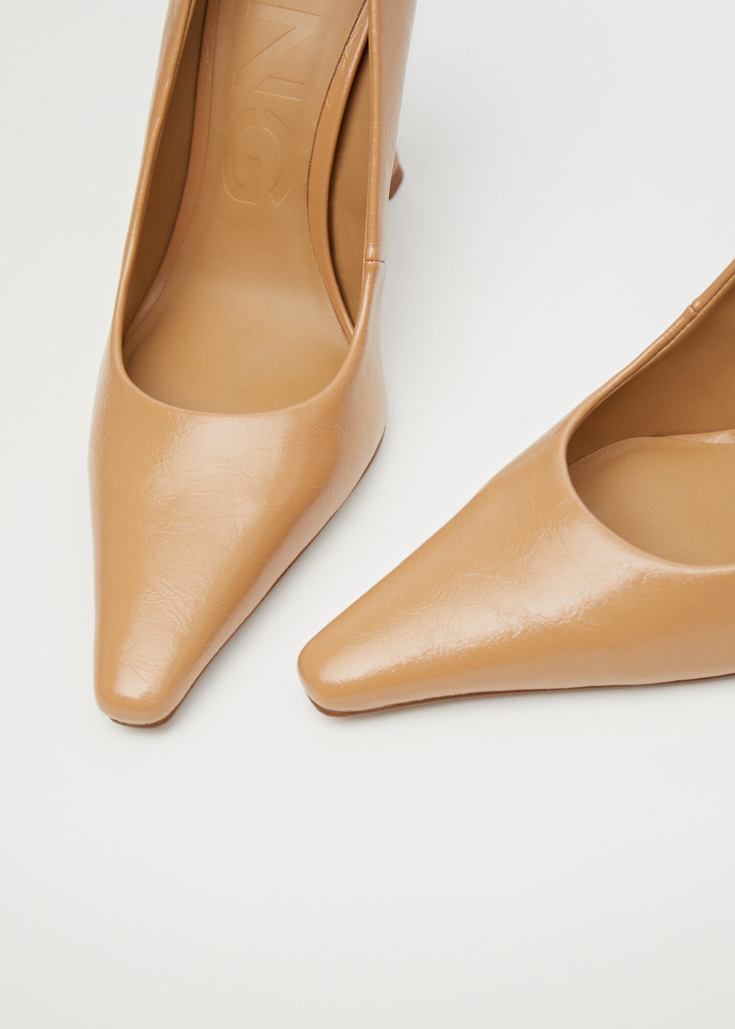 Pointed toe pumps - Details of the article 3