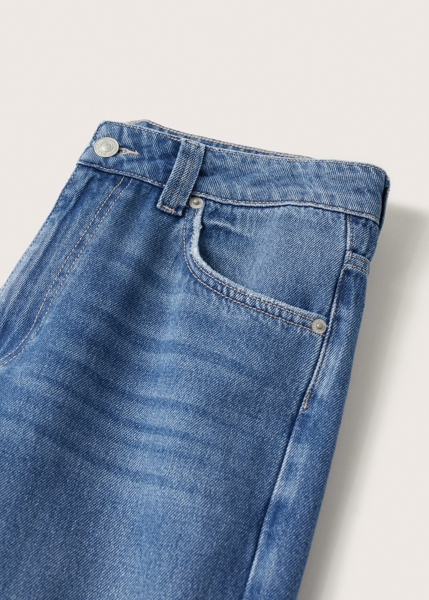 Gerade Jeans mit Zierrissen - Detail des Artikels 8