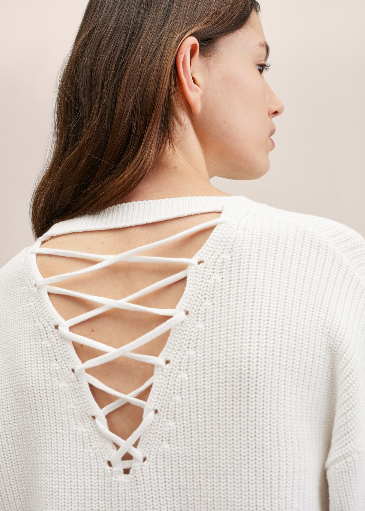 Pullover mit rückwärtigem Crossover-Detail - Detail des Artikels 1