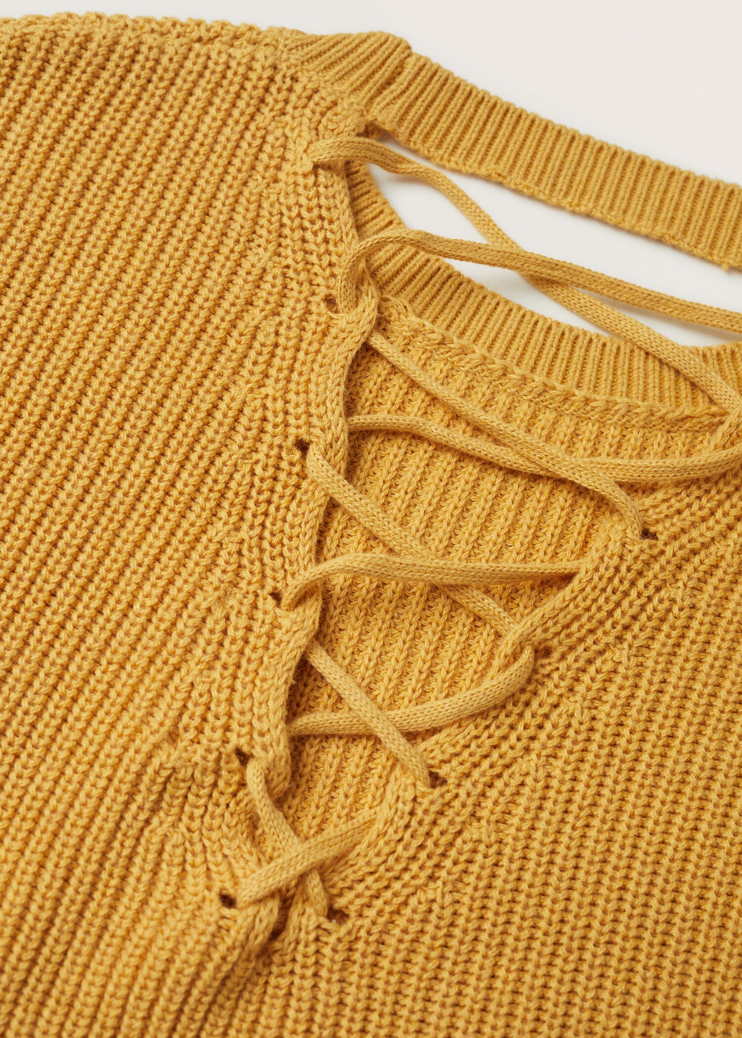 Pullover mit rückwärtigem Crossover-Detail - Detail des Artikels 8