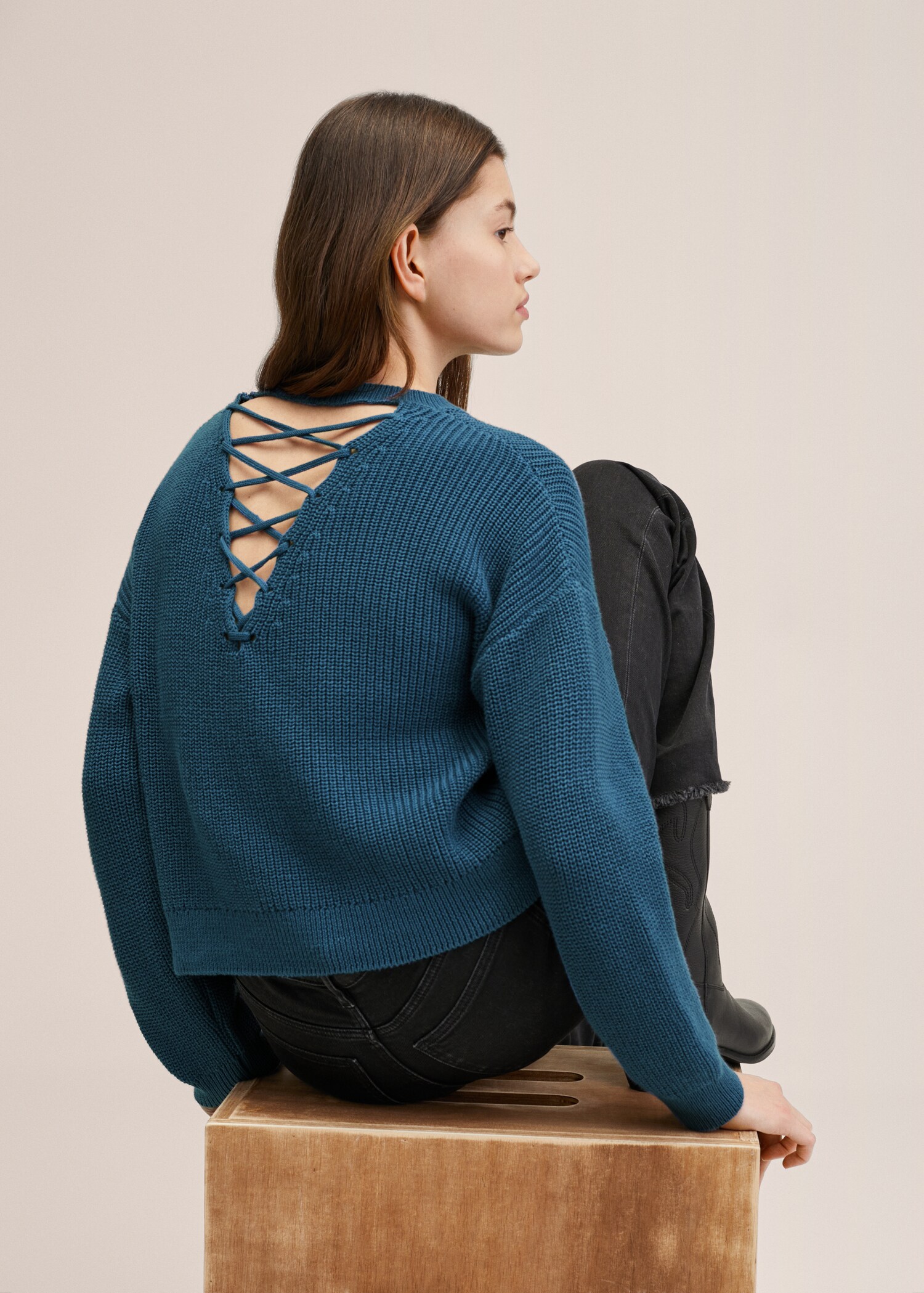 Pullover mit rückwärtigem Crossover-Detail - Detail des Artikels 1