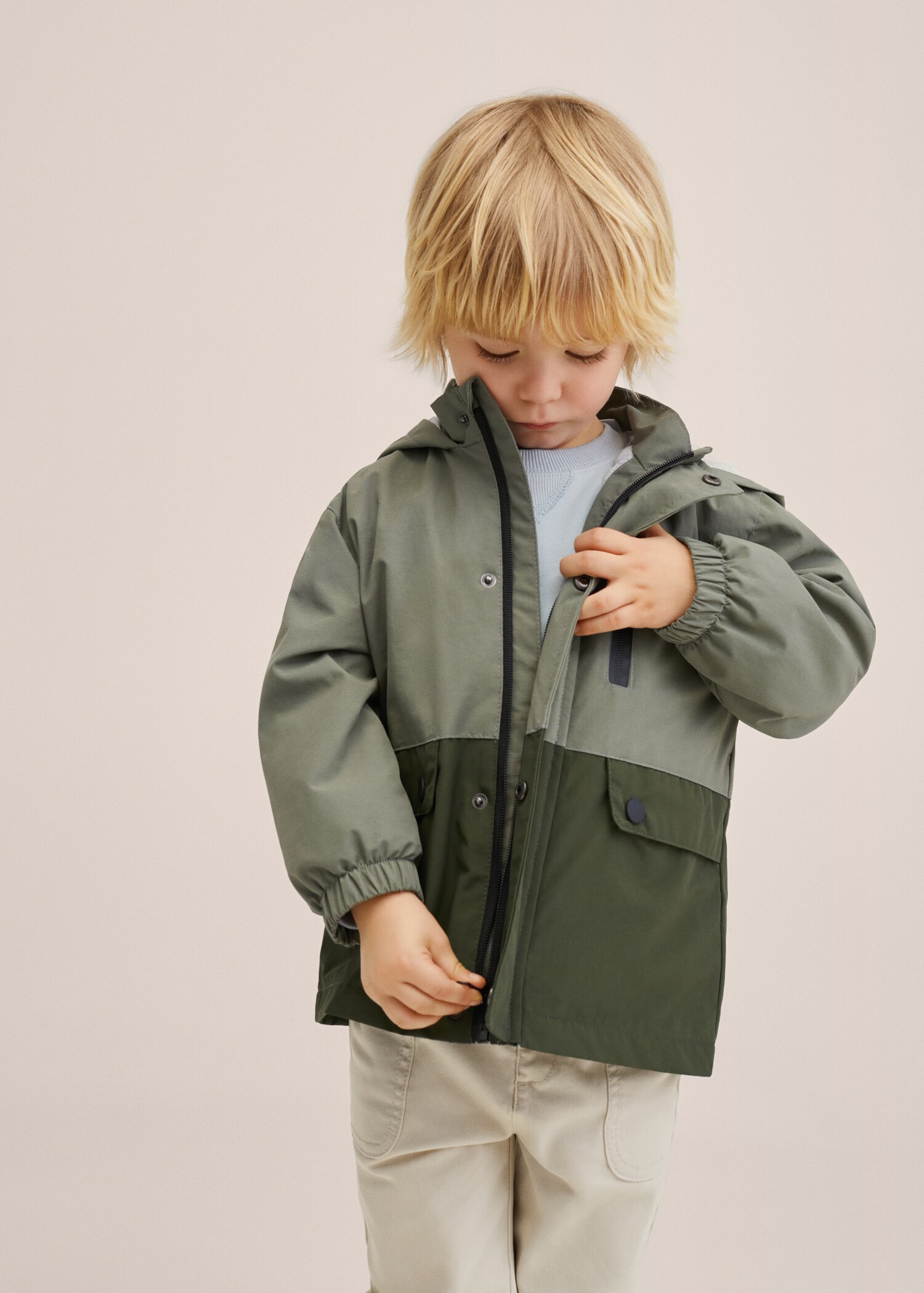 Two-tone hooded jacket - Details of the article 1