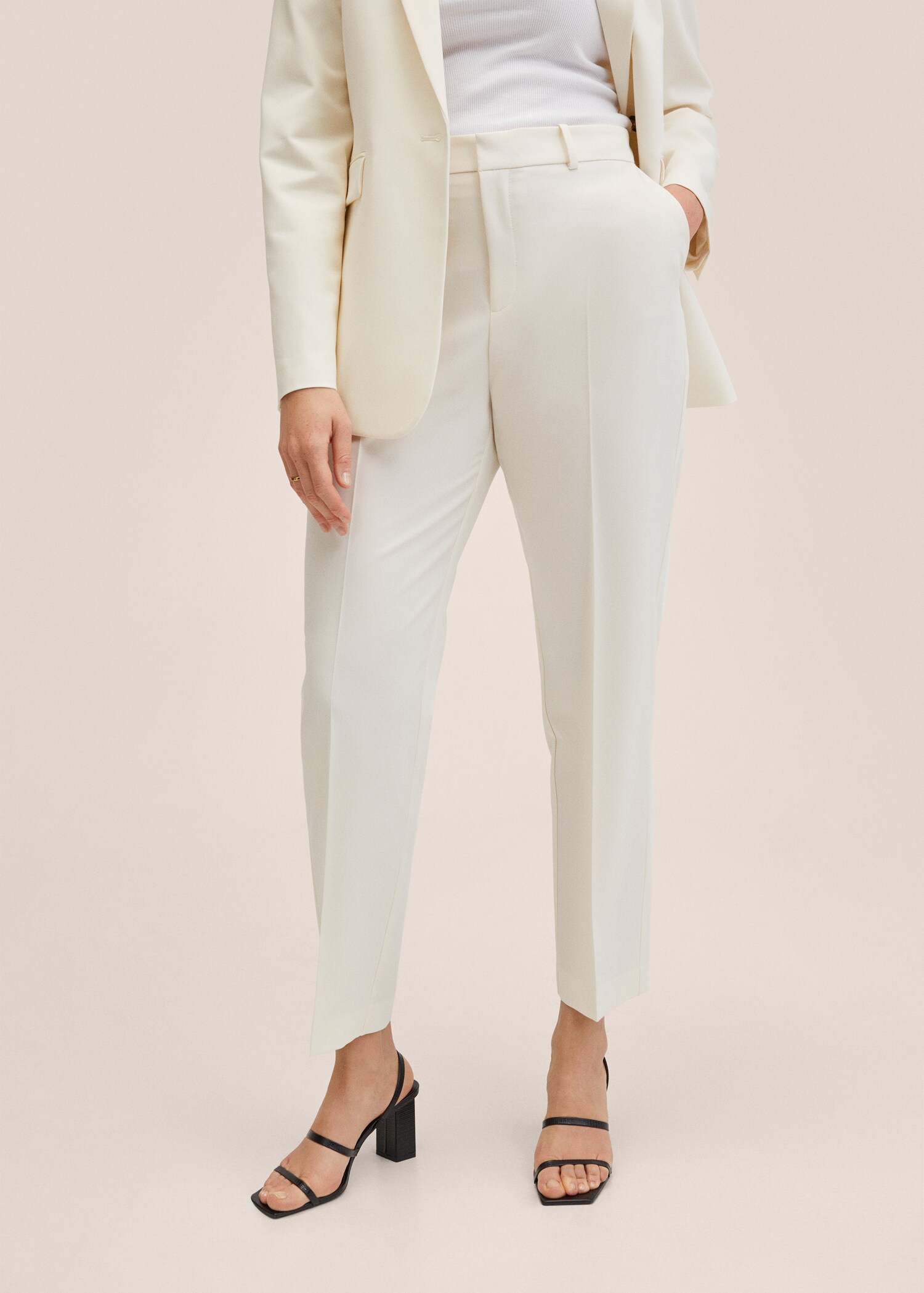 Pantalón recto traje - Plano medio