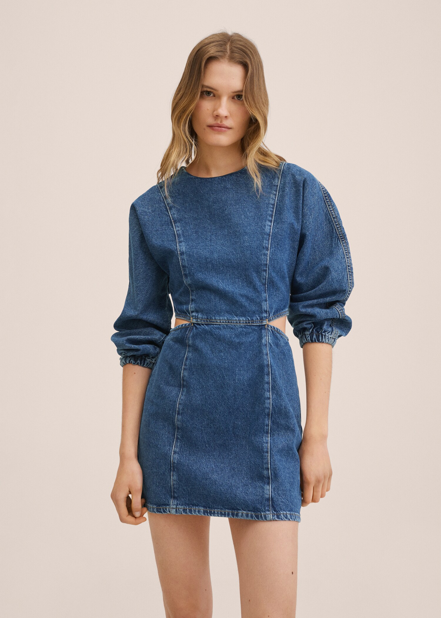 Vestido vaquero aberturas - Plano medio
