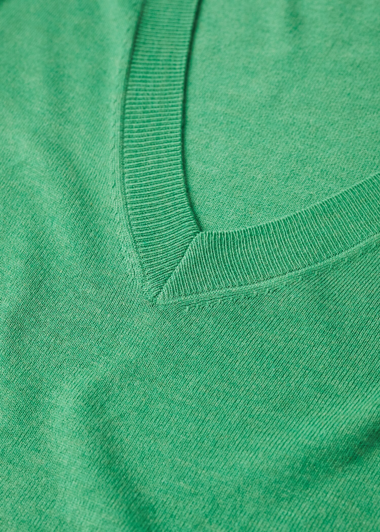 V-neck knit sweater - Details of the article 8