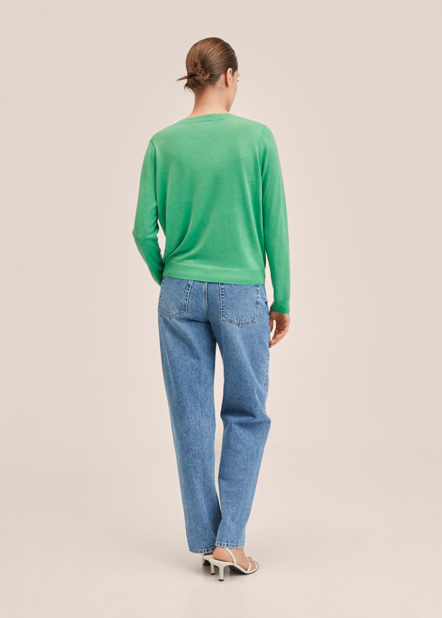 V-neck knit sweater - Reverse of the article
