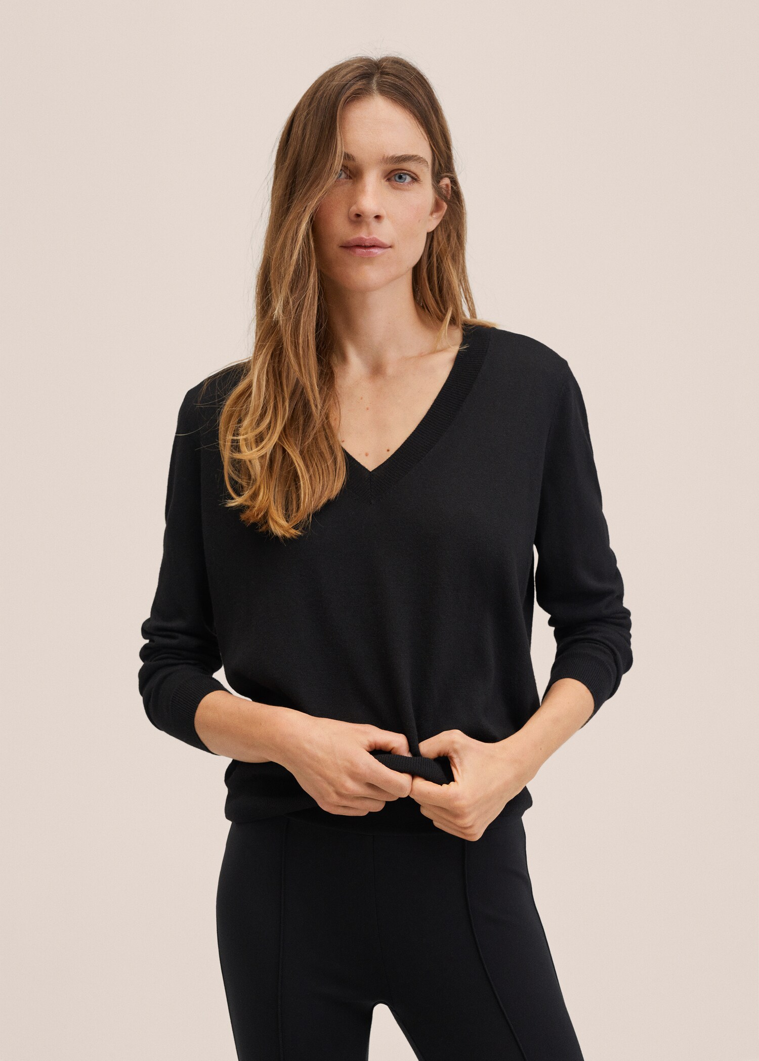 V-neck knit sweater - Medium plane