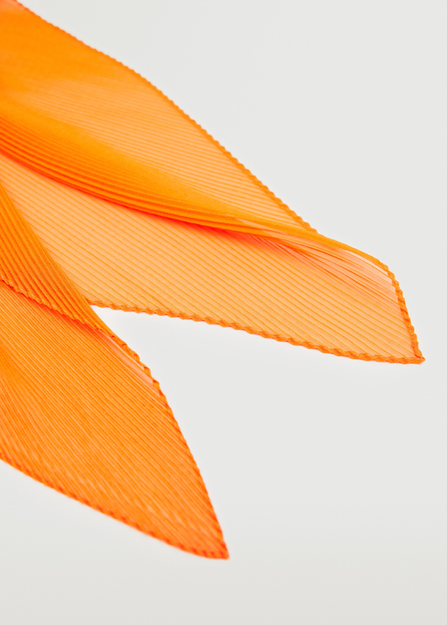 Semi-transparent textured scarf - Details of the article 2