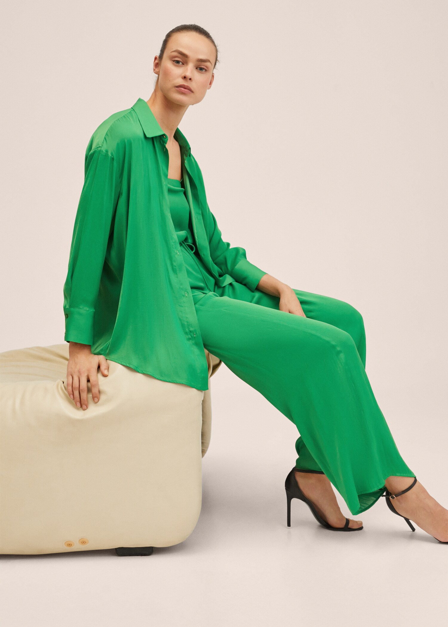 Wideleg trousers with elastic waist - Details of the article 2