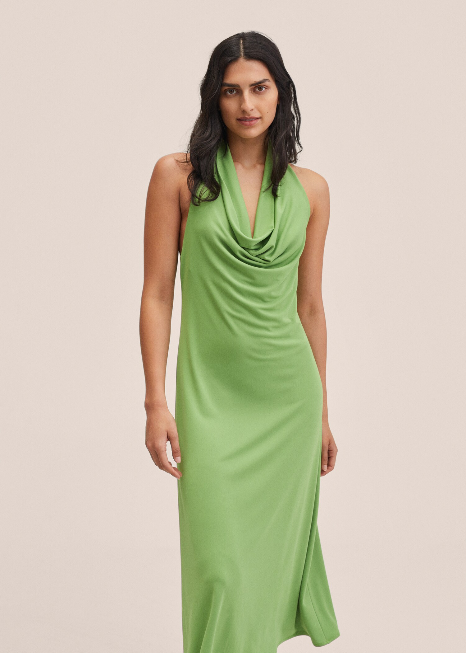 Vestido cuello halter - Plano medio