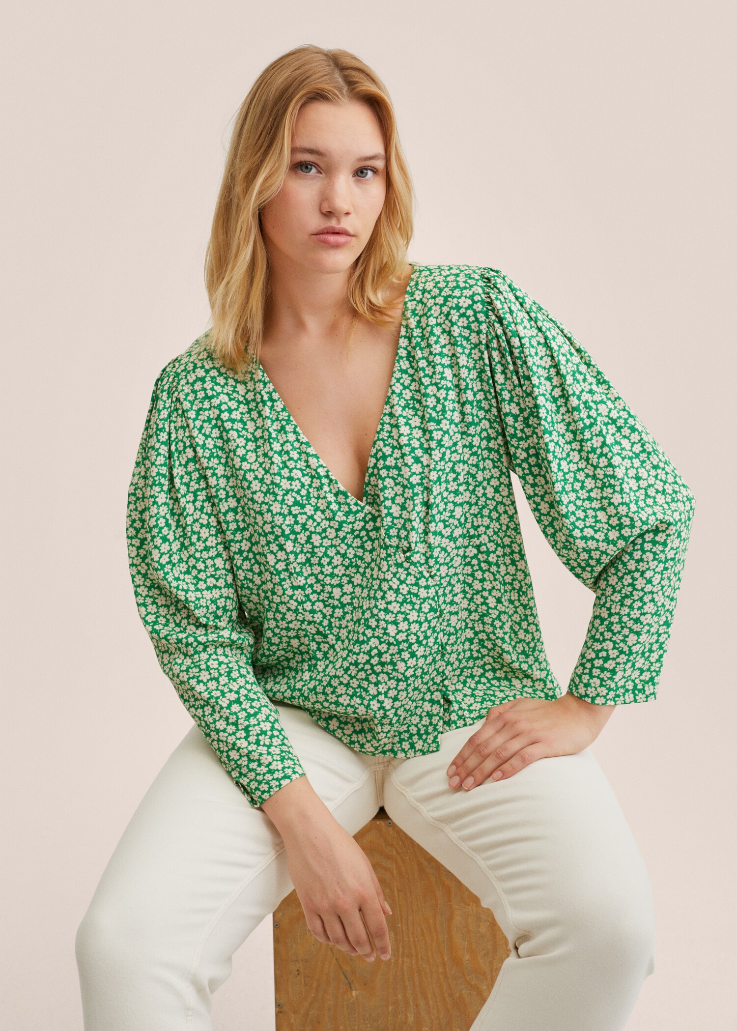 Buttoned wrap blouse - Details of the article 5