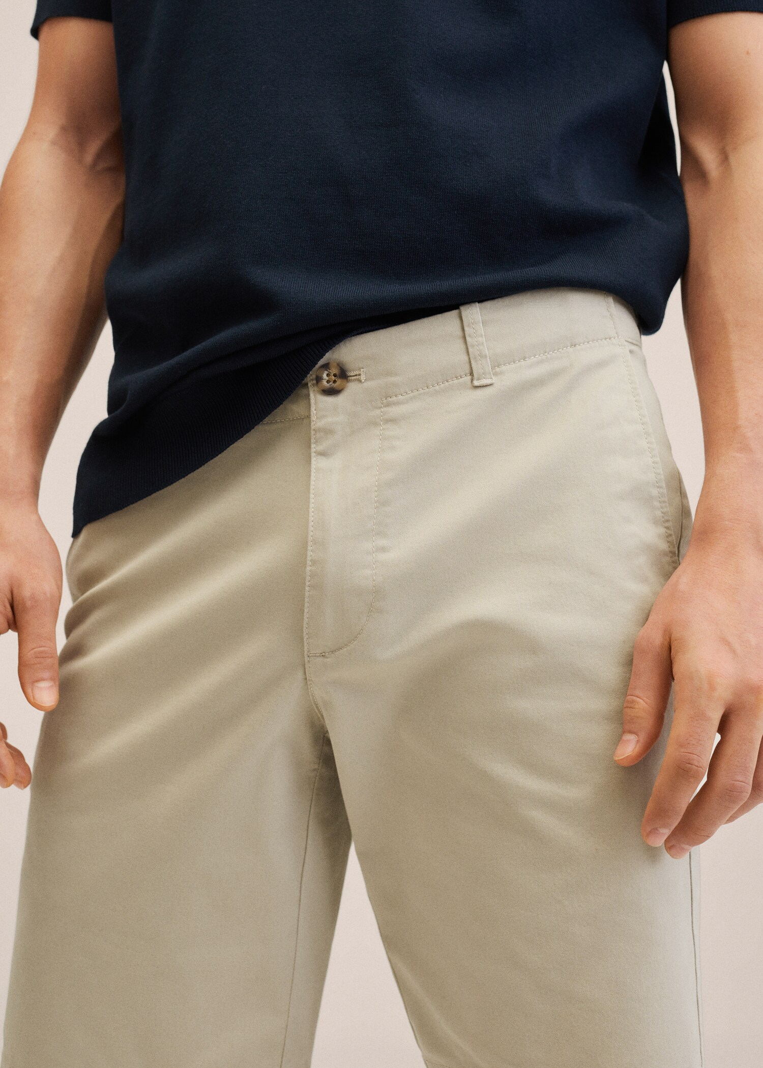 Slim-fit chino cotton bermuda shorts - Details of the article 1