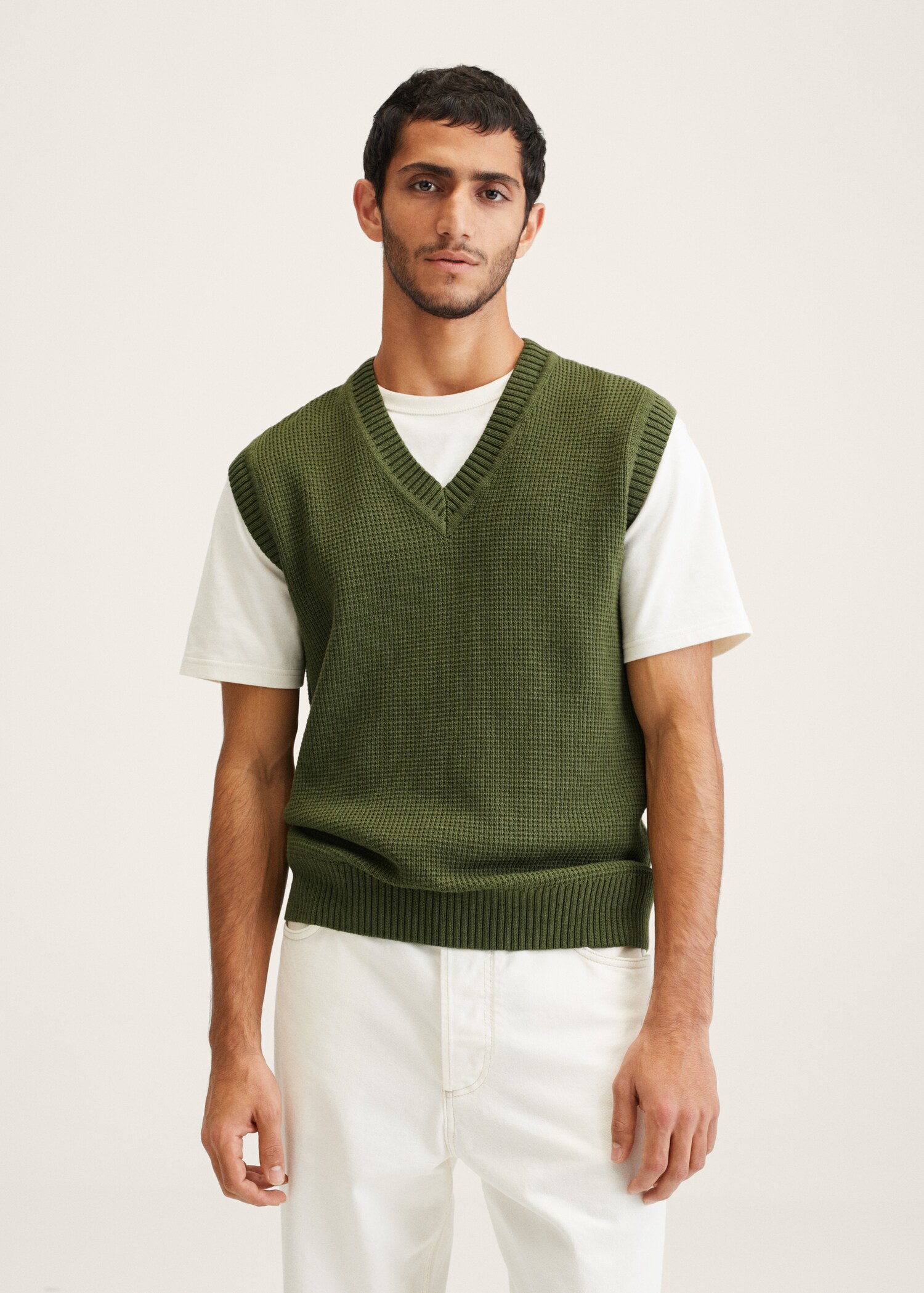 Structured knitted gilet - Medium plane