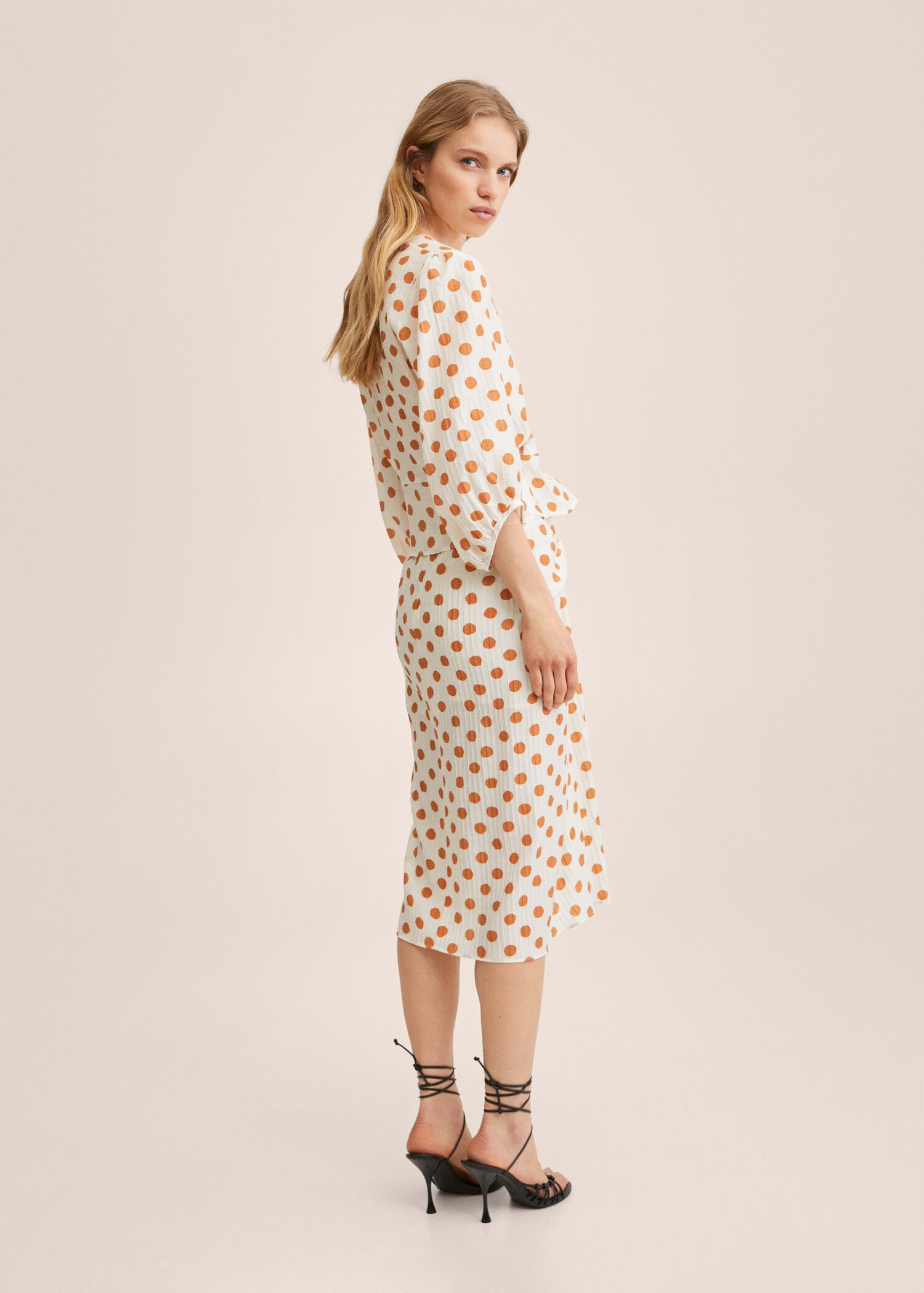 Blusa plisada topos - Reverso del artículo