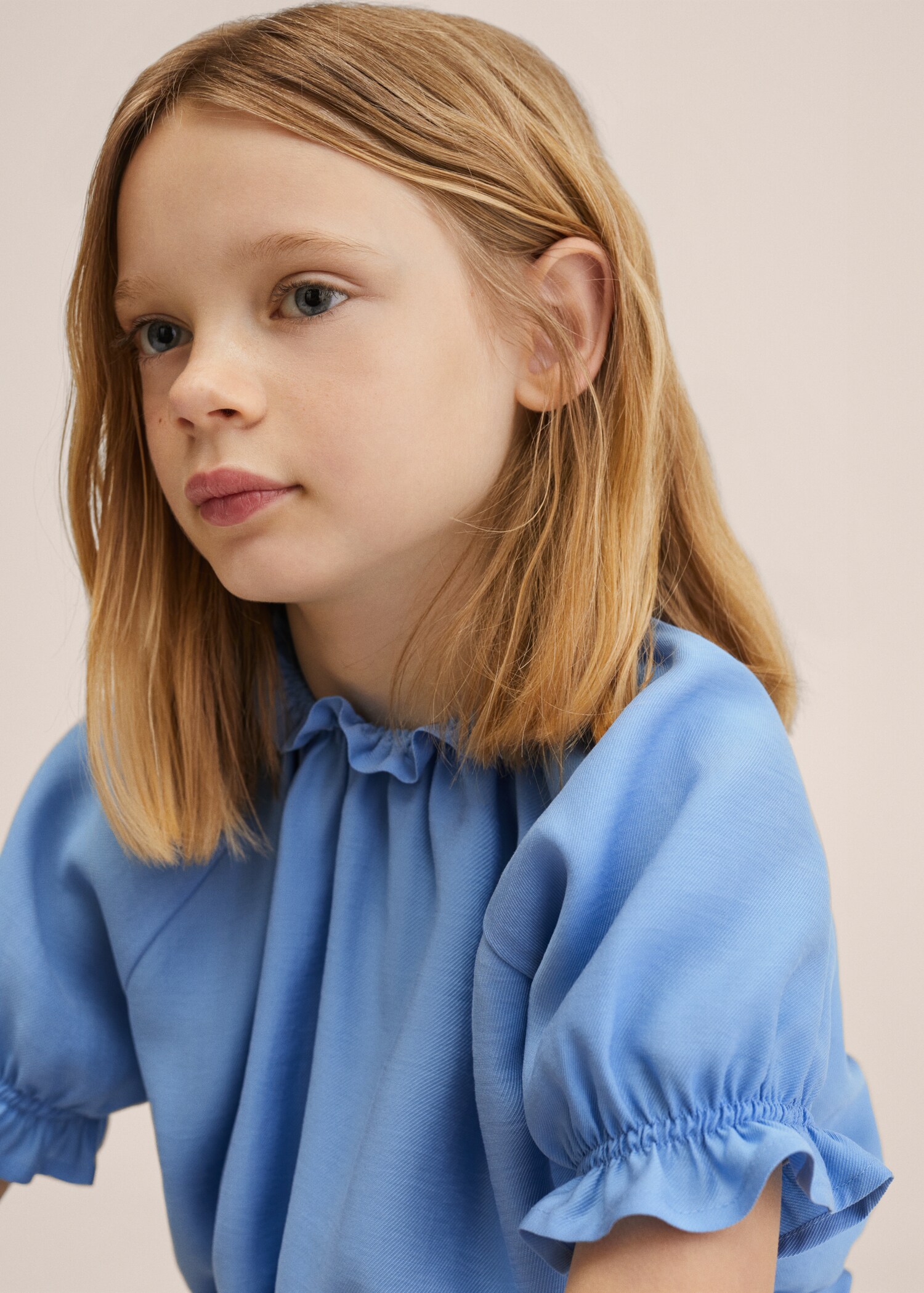 V-back blouse - Details of the article 4