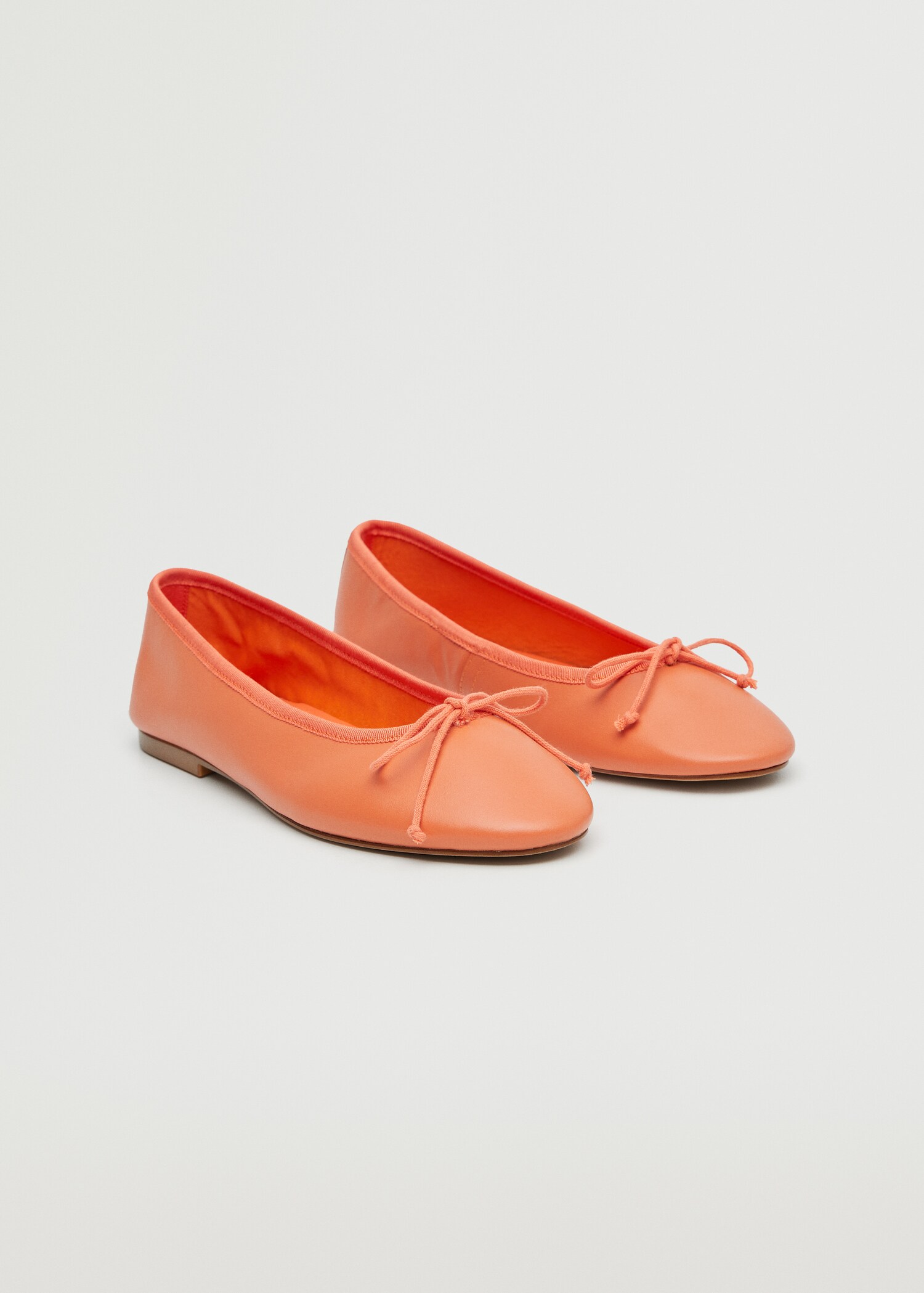 Ballerines cuir nœud - Plan moyen