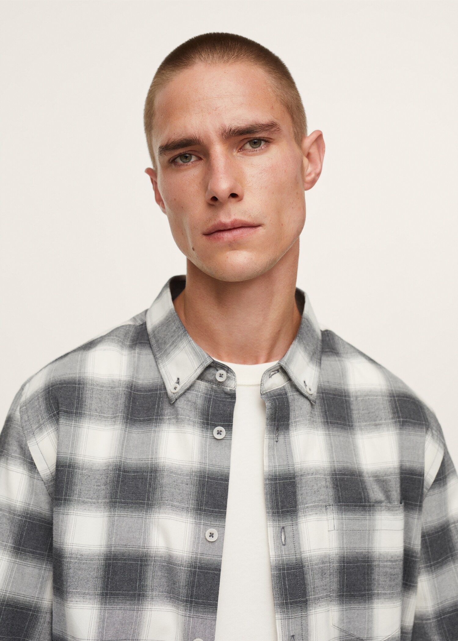 Checked flannel shirt - Details of the article 1