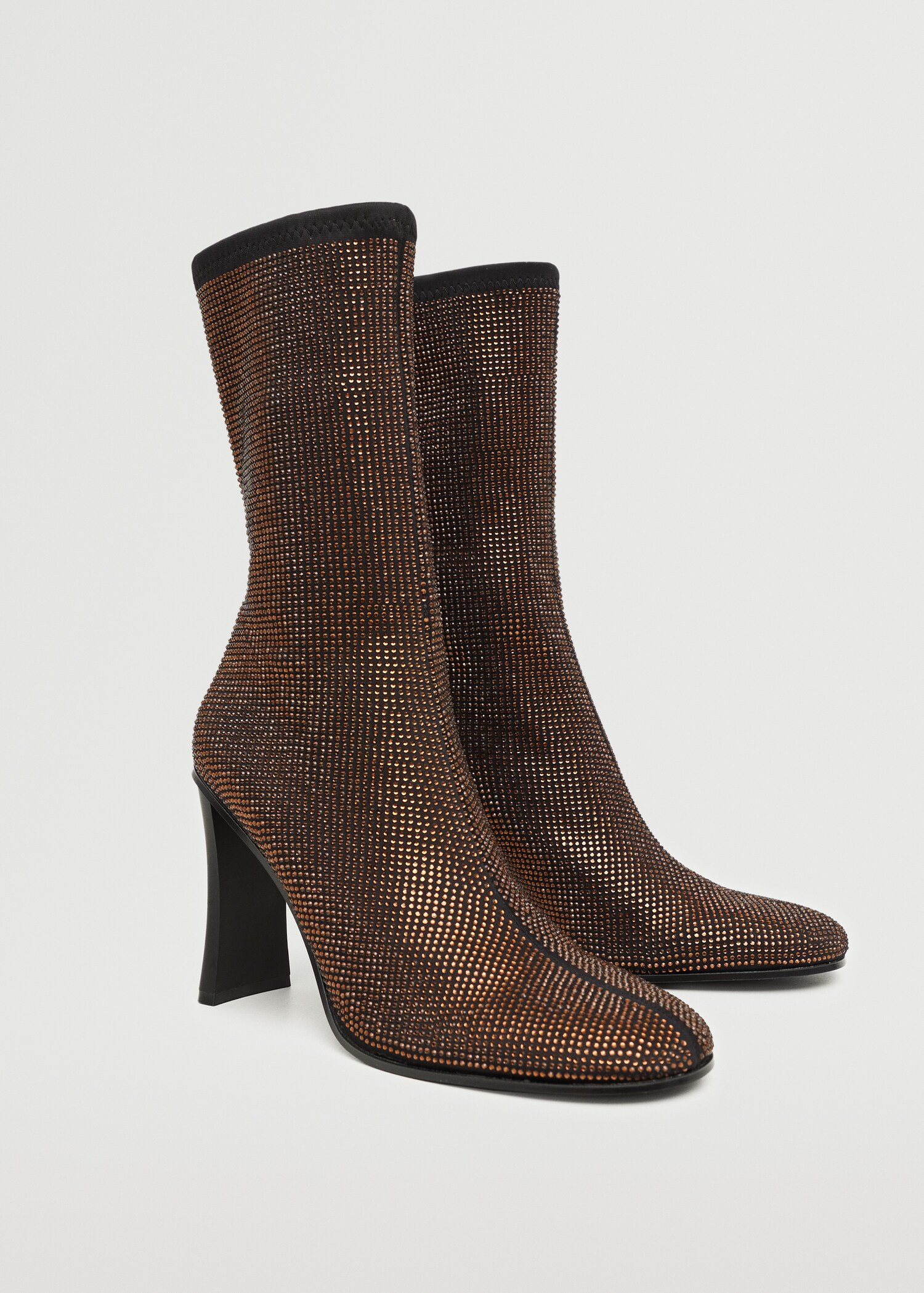 Glänzende Stiefel mit Absatz - Mittlere Ansicht