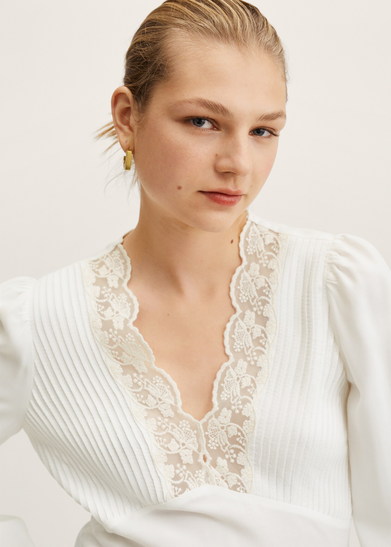 Embroidered details blouse - Details of the article 1