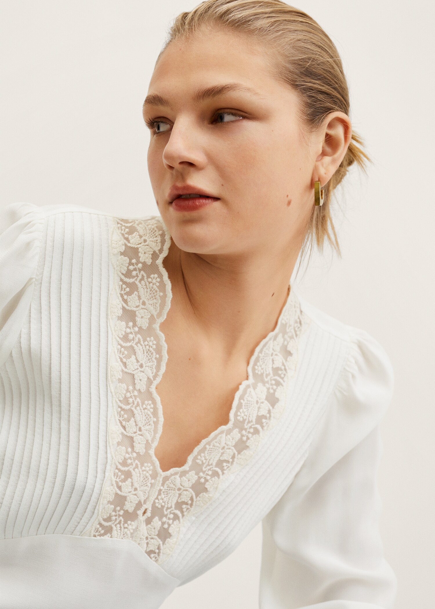 Embroidered details blouse - Details of the article 2