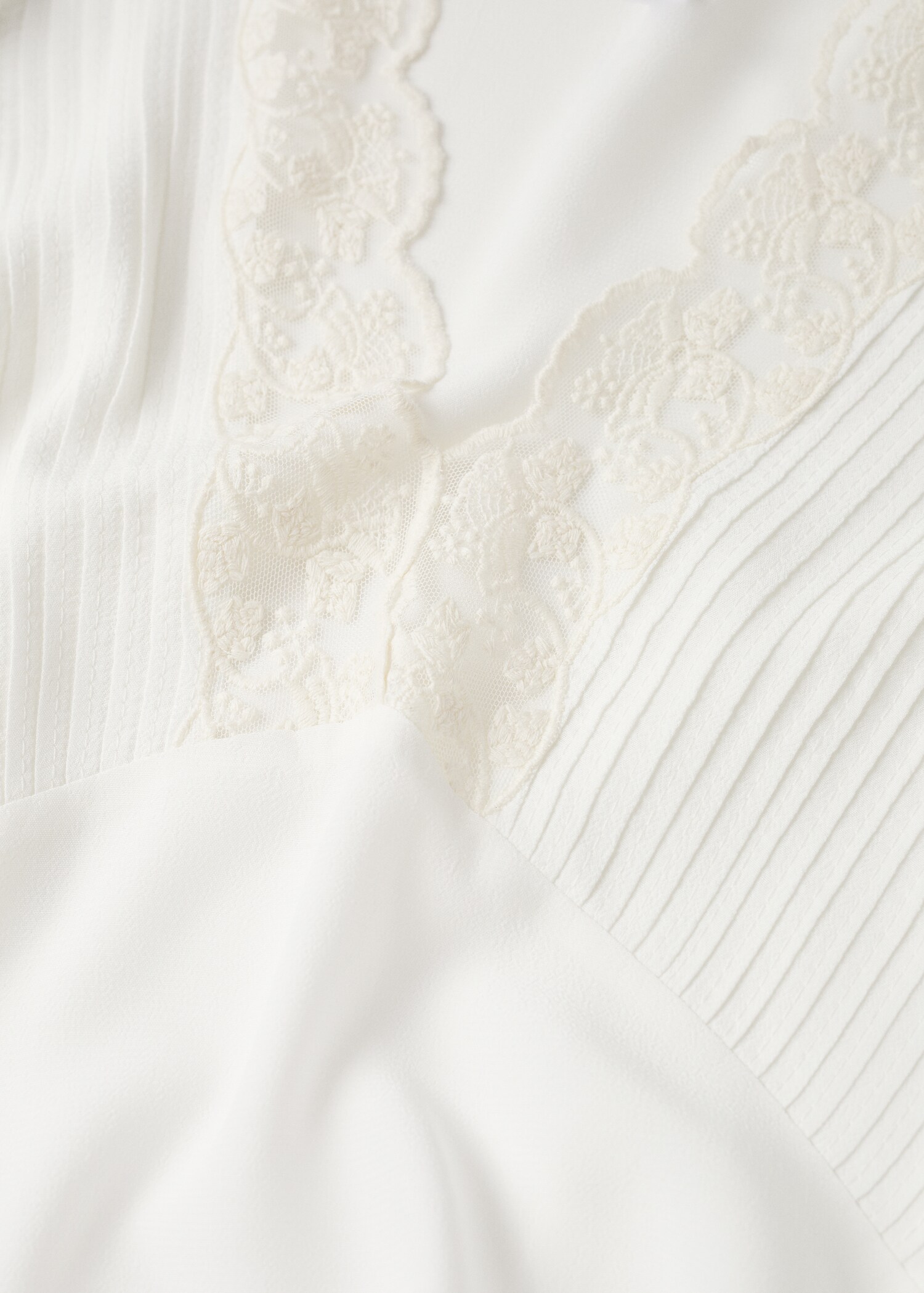 Embroidered details blouse - Details of the article 8