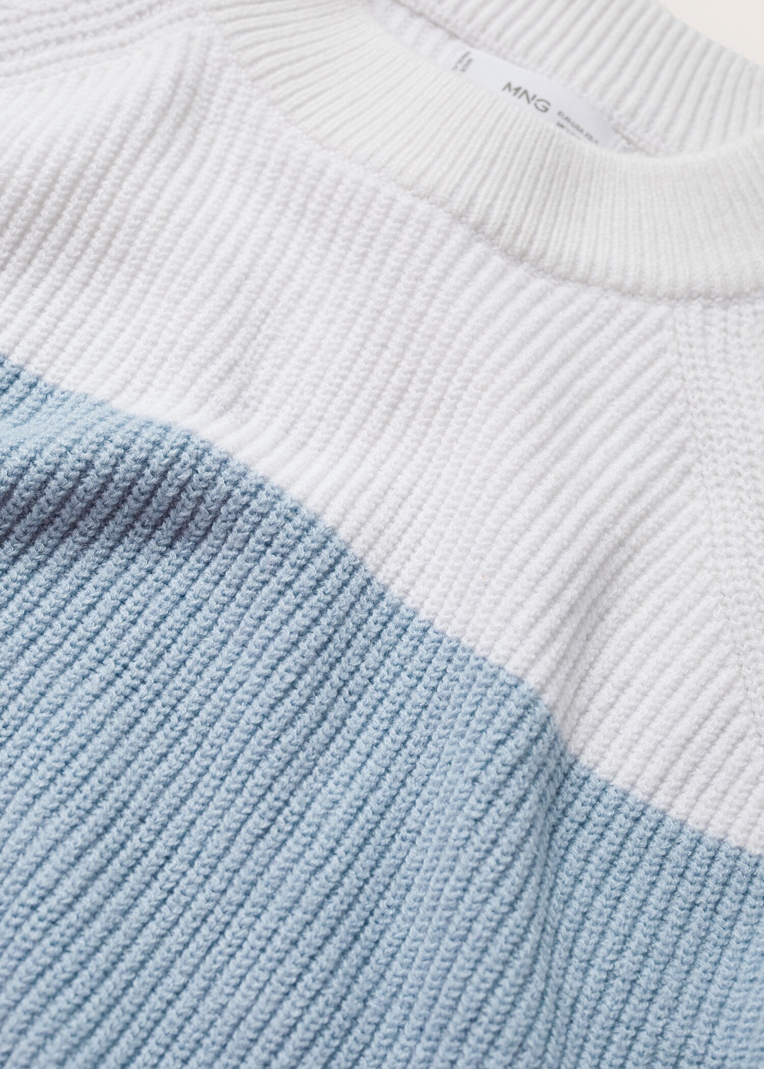 Bicolour knit sweater - Details of the article 8