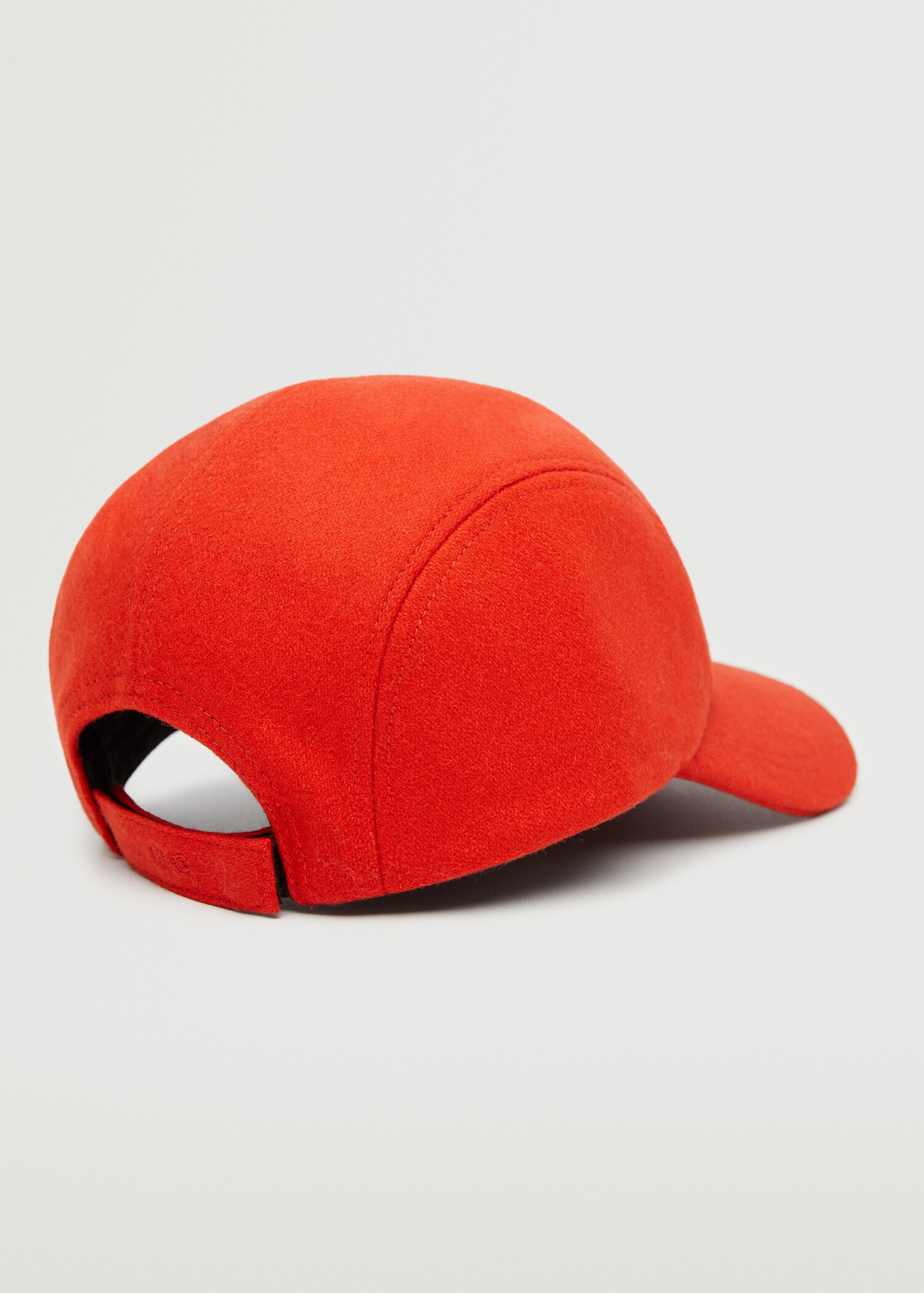 Wool cap with visor - Details of the article 2