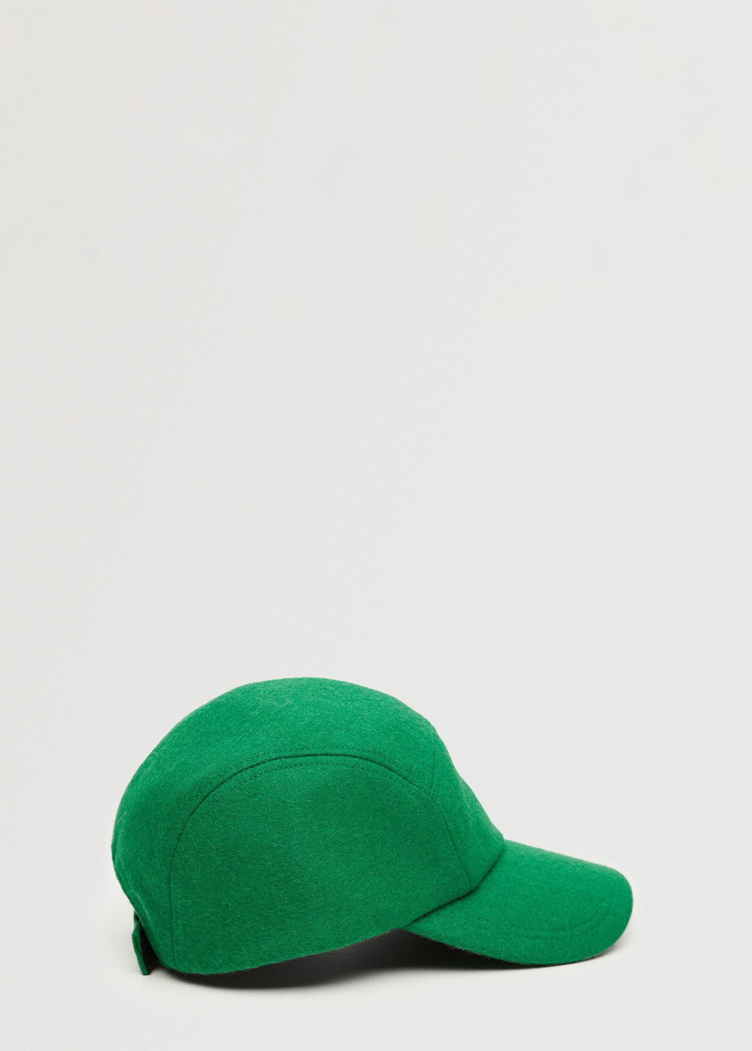 Wool cap with visor - Article without model