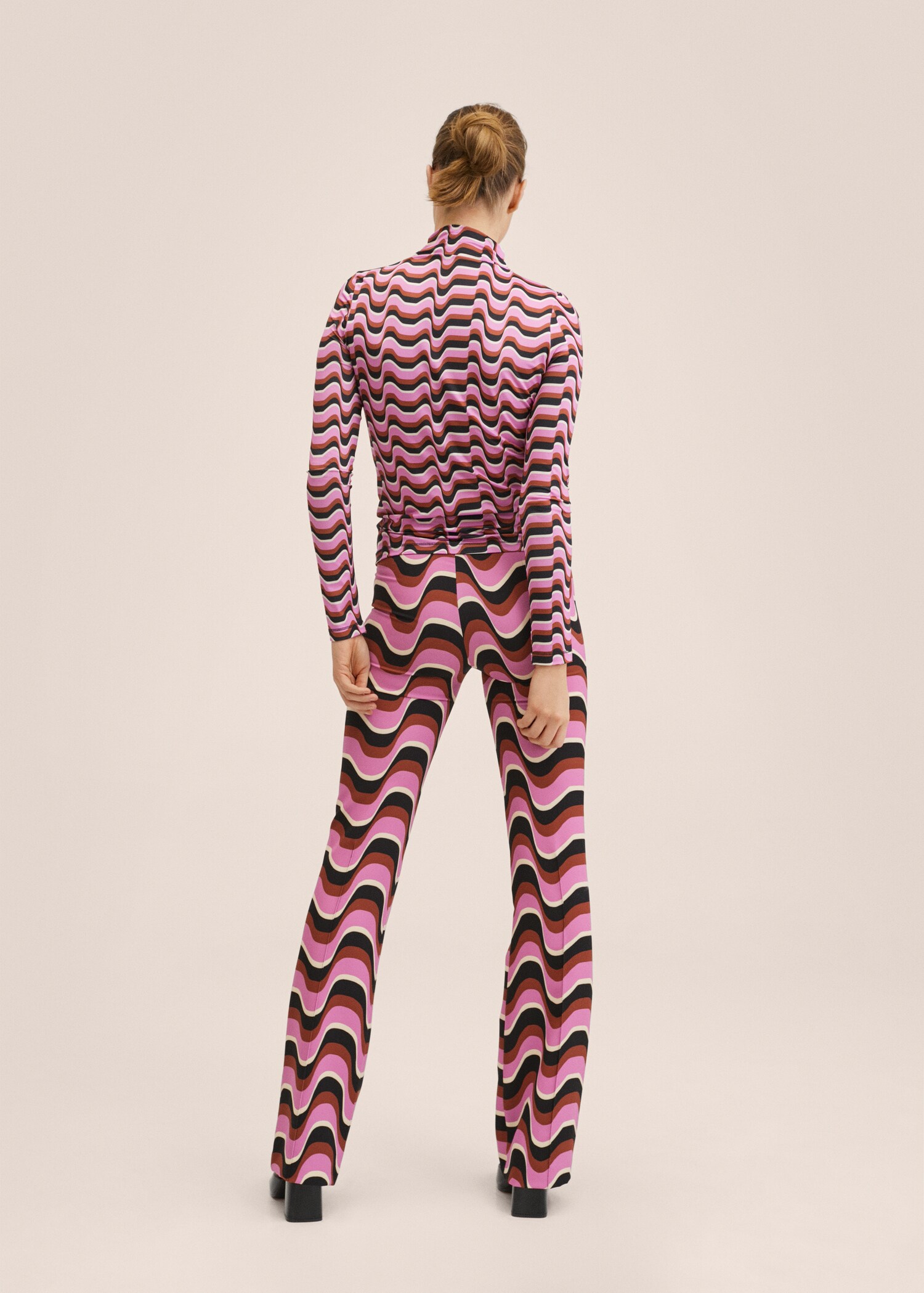 Printed straight trousers - Reverse of the article