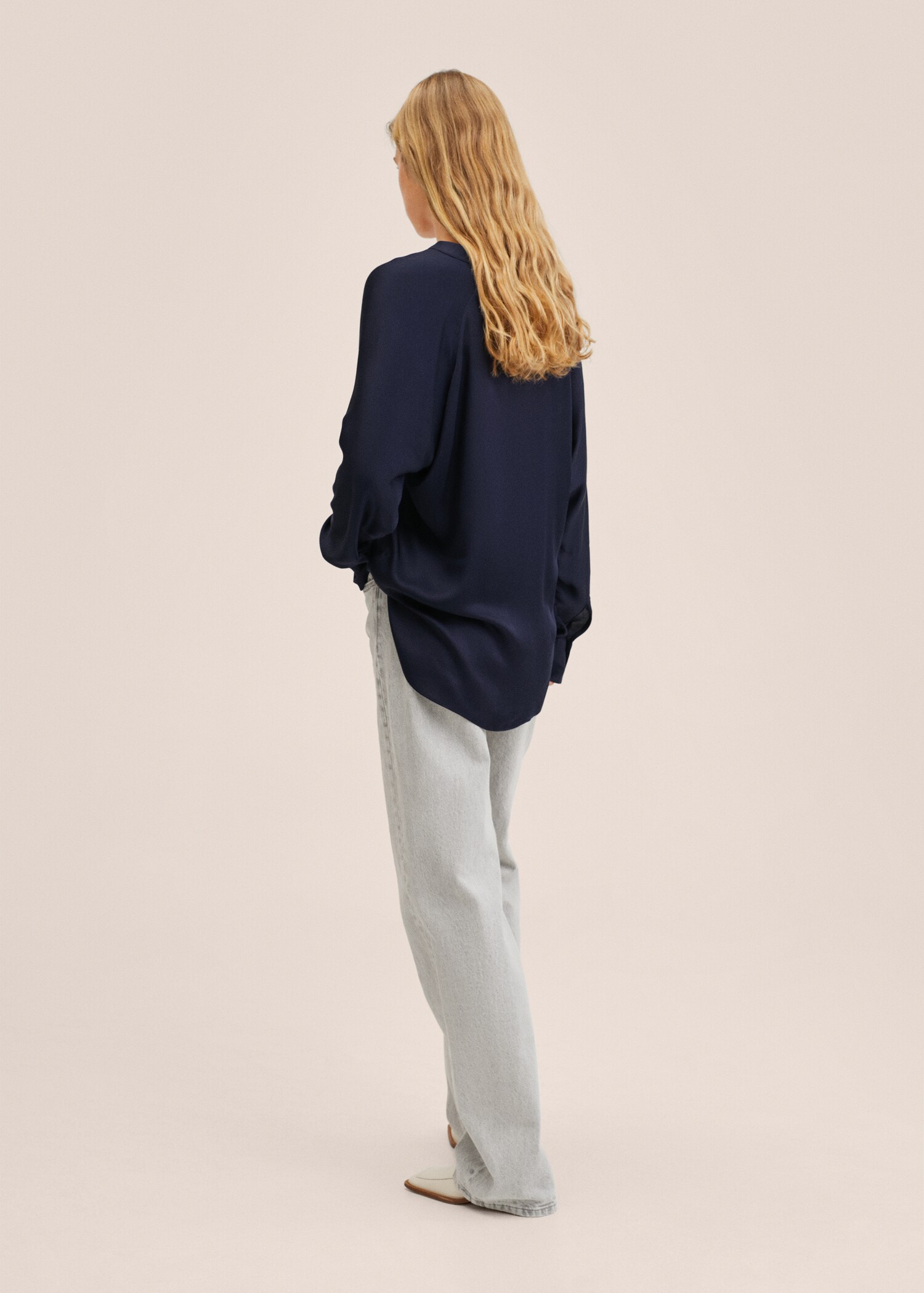 Blusa satinada oversize - Reverso del artículo