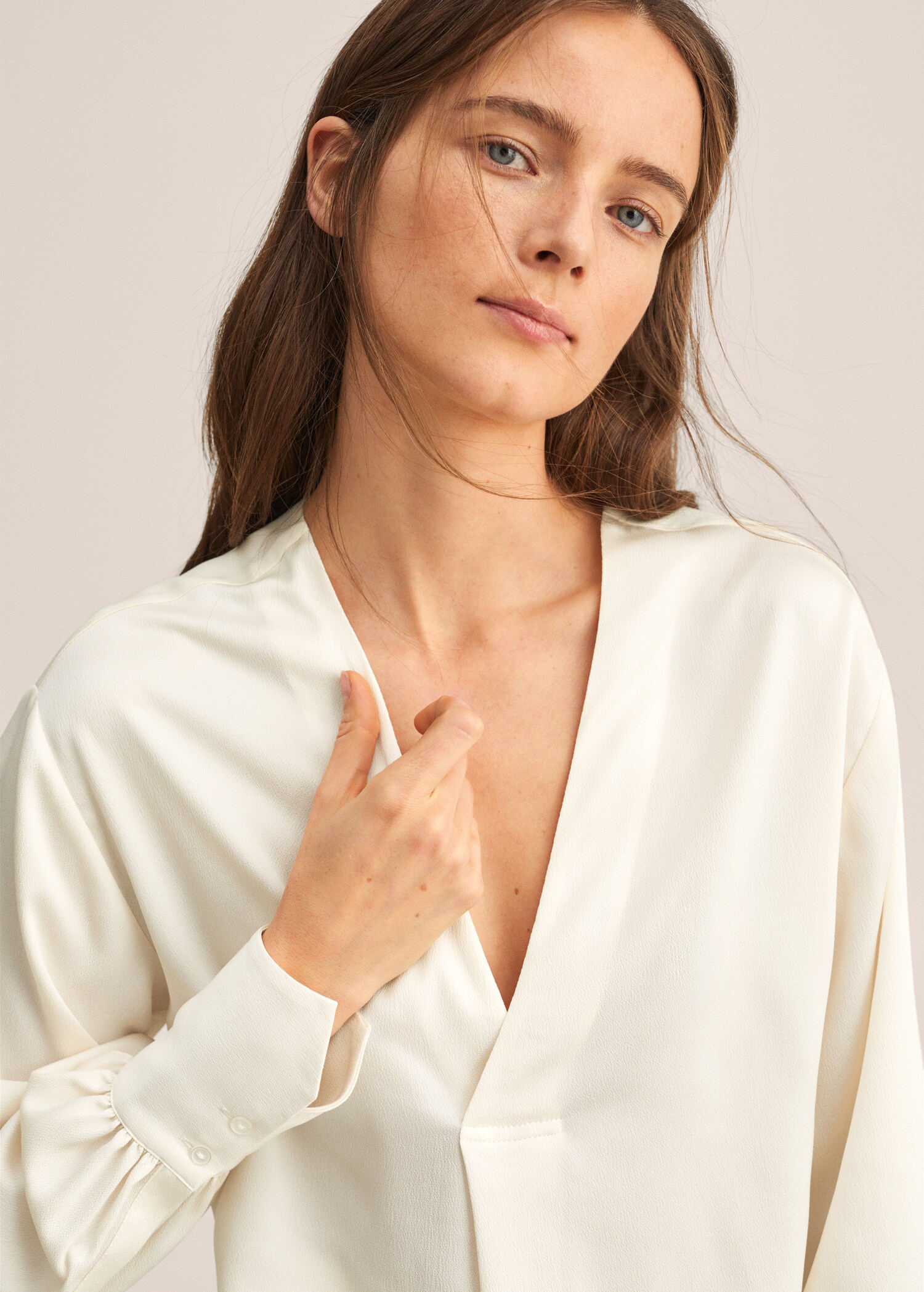 Satin finish flowy blouse - Details of the article 1